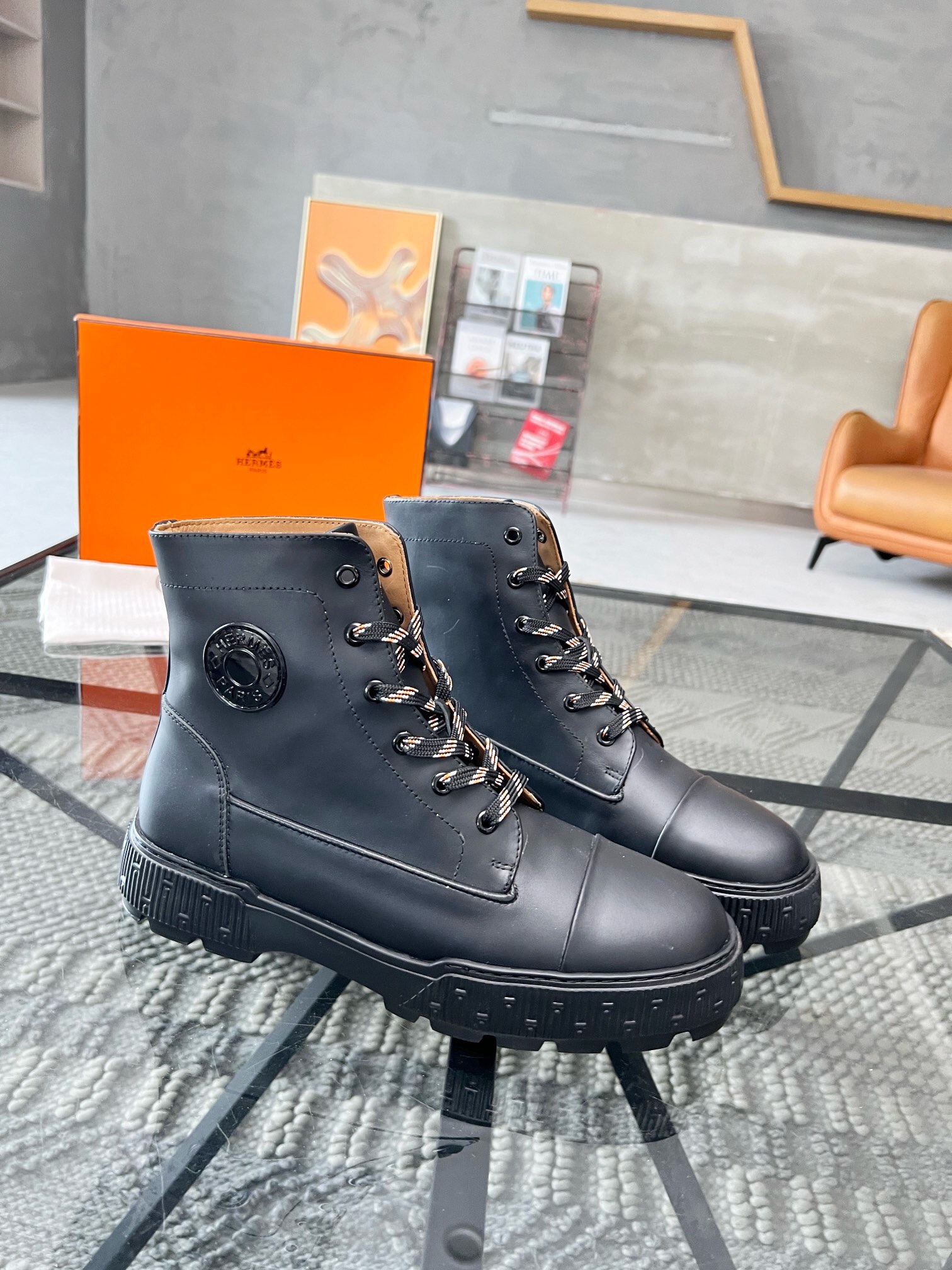 NO:220134,Brand HERMES original color matching, code number 39-44 customized 38.45 price Material new Hermes style boutique casual shoes upper cowhide and fabric to create a full cowhide footbed cowhide inner style fashionable dynamic original Hermes comfortable sole Simple and generous sports and casual, Hermes men's boots, hermes, hermes, boots, cowhide19860909品牌HERMES 颜色原版配色 码数39-44定做38.45 价格 材质爱马仕新款 精品 休闲鞋 鞋面牛皮拼接布面打造全牛皮垫脚牛皮内里版型时尚 动感十足原版 爱马仕舒适大底 简洁大方运动休闲,爱马仕 男靴,hermes,hermes,boots,cowhide,Men's shoes