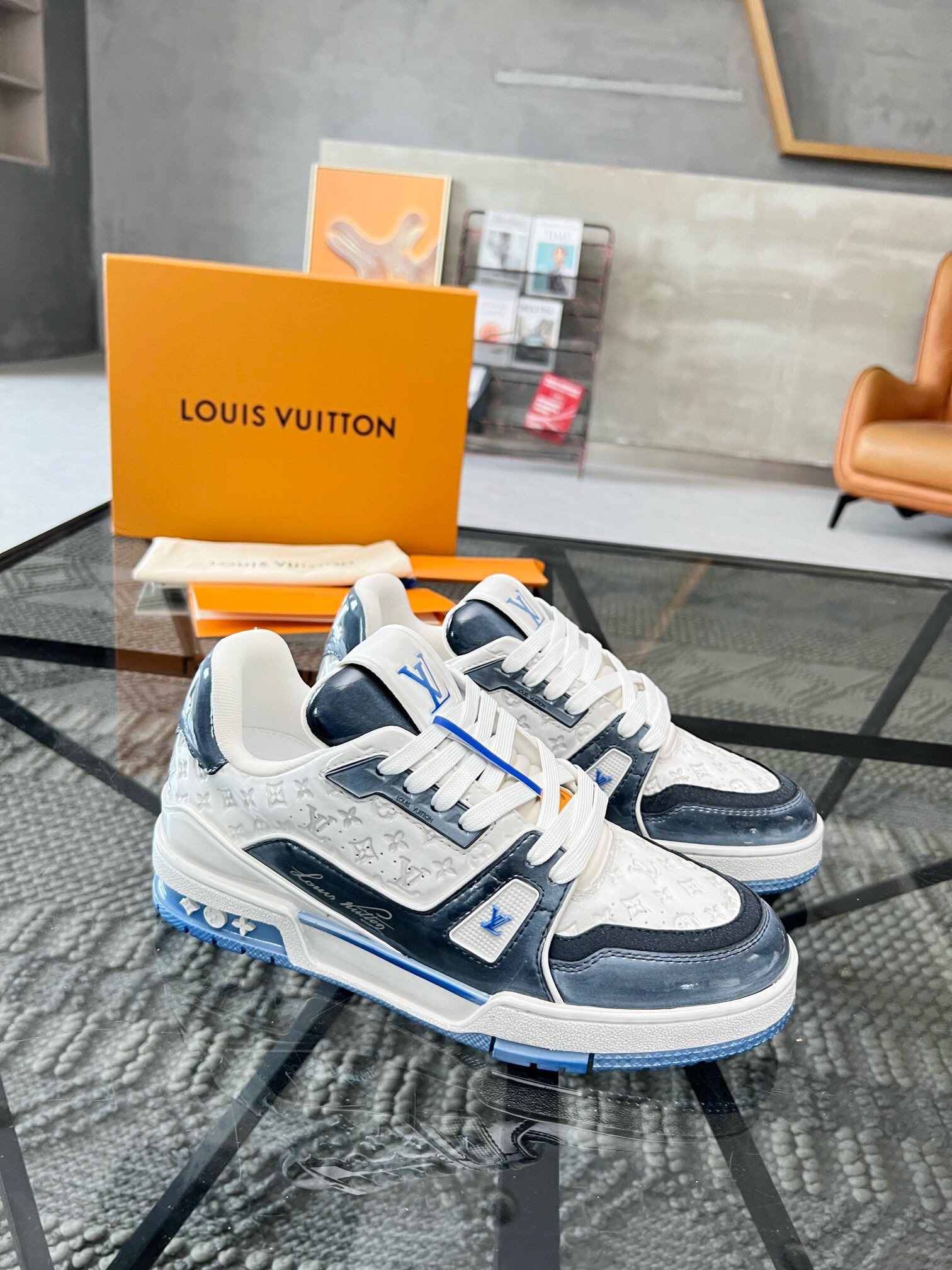 NO:221286,Brand LOUIS VUITTON Color Original Color Pair Number 35-44 Customized 45 Price Material New Louis Vuitton Casual Shoes!  High-quality Labon craft upper adopts original cowhide washing and old craftsmanship with original material LV Comfortable breathable mesh cloth Neli mesh cloth footbed style Simple and atmospheric LV original outsole, Louis Vuitton, louis vuitton, louis vuitton, louis vuitton, louis vuitton, cowhide19860909品牌LOUIS VUITTON 颜色原版配色 码数35-44定做45 价格 材质路易威登新款 休闲鞋！高品质拉邦工艺鞋面采用原版牛皮水洗做旧工艺搭配原版材质LV 舒适透气网布内里网布垫脚版型时尚 简单大气LV原版大底,路易威登,louis vuitton,louis vuitton,louis vuitton,cowhide,Men's shoes