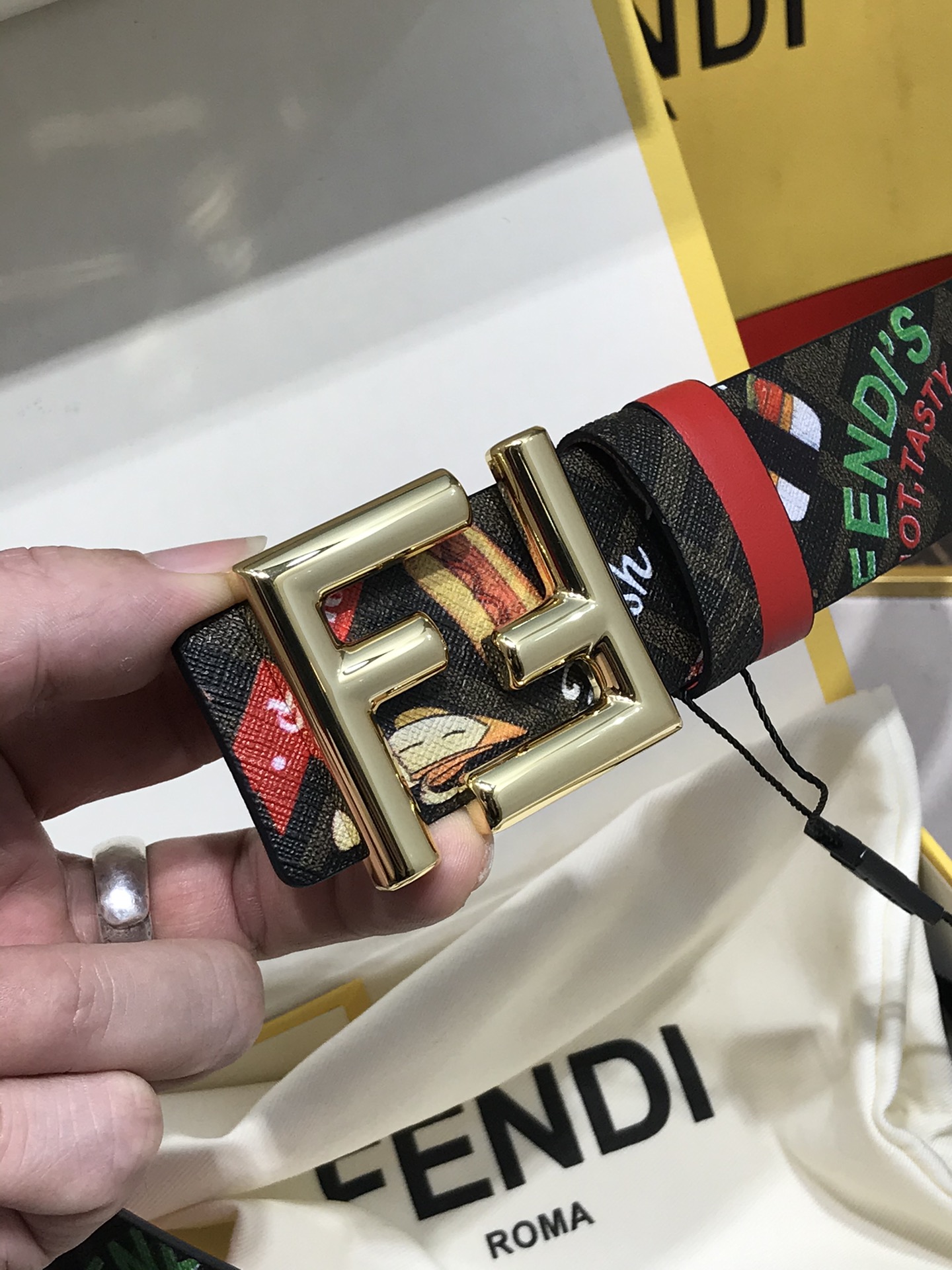 p210 顶级品质🎁配全套包装 新款 FD 宽38 MM 支持NFC 芯片扫描,标志造型皮带,原版F圆柱铆钉扣,进口原版小牛纹配原版3D打印老花制成,手感柔软,镀金表面金属制品,品质保证,细节 非市场通货!