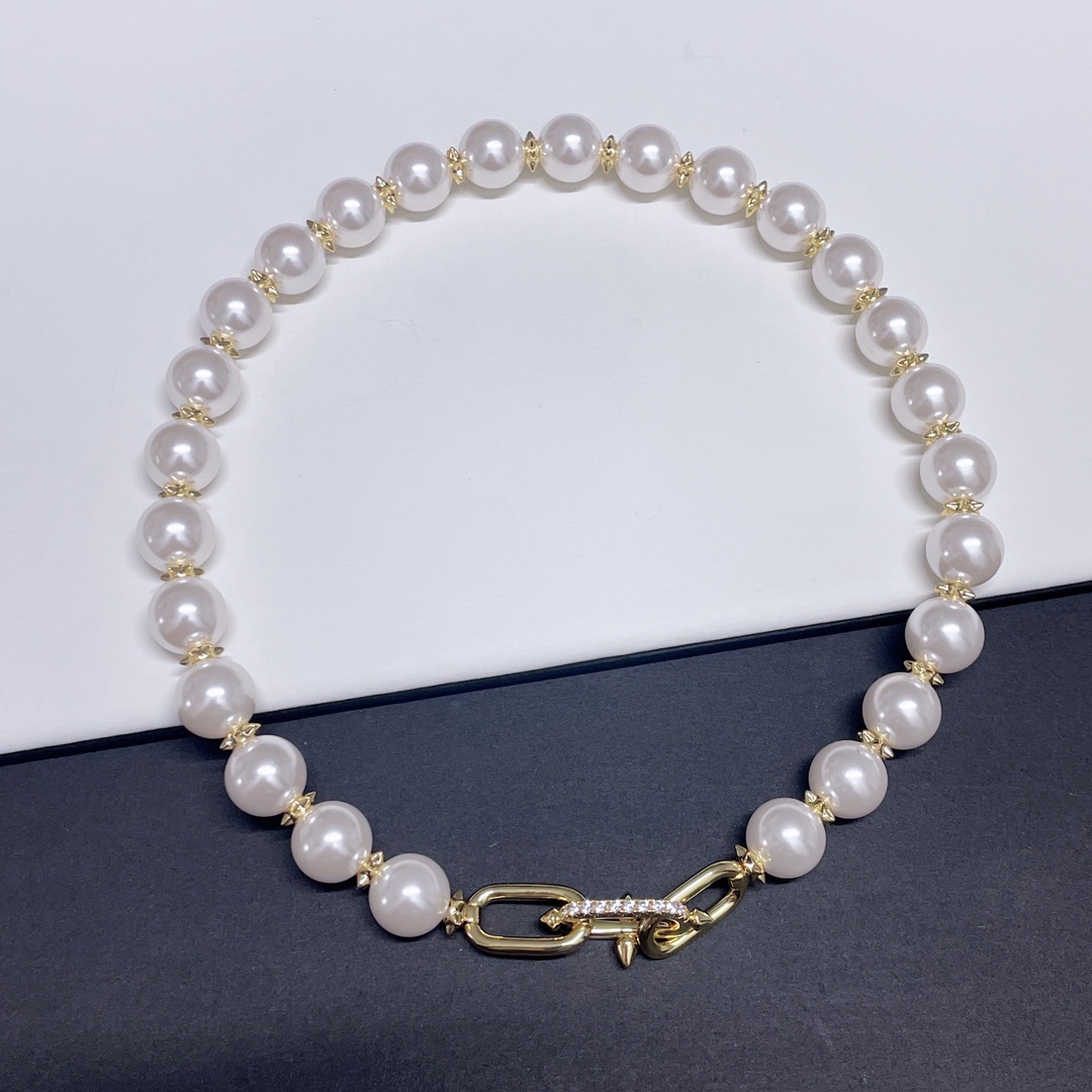 NO:669538,Tiff*ny T & Fei Dong joint series pearl necklace The new design incorporates pearls, which instantly neutralizes the spiked shape in this series, giving it a soft and gentle sense of strength!  ,,necklace,Cardia high-end jewelry19860909Tiff*ny T &菲董联名系列 珍珠项链 新的设计融入了珍珠一下子就中和了这个系列里的尖刺造型, 有一种柔美温柔的力量感！,,necklace,卡迪亚高端饰品,Jewelry
