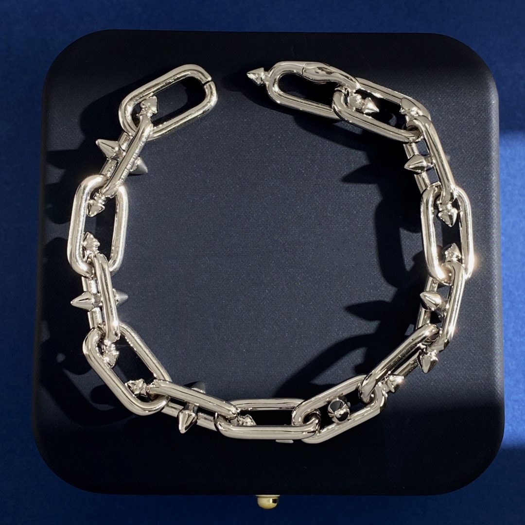 Tiffany & Co. 光面手链Tiffany蒂芙尼TFN新款欧美 个性光面铆钉环环相扣手链 黄铜材料电镀18K金 2个色：金色 银色