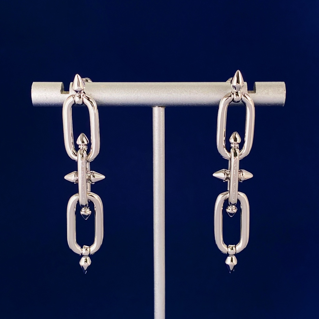 Tiffany & Co. 光面耳钉Tiffany蒂芙尼TFN新款欧美 个性光面铆钉环环相扣手链 黄铜材料电镀18K金 2个色：金色 银色
