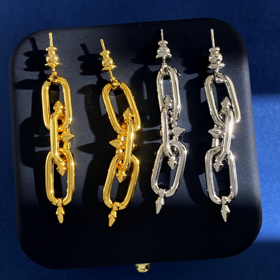 Tiffany & Co. 光面耳钉Tiffany蒂芙尼TFN新款欧美 个性光面铆钉环环相扣手链 黄铜材料电镀18K金 2个色：金色 银色