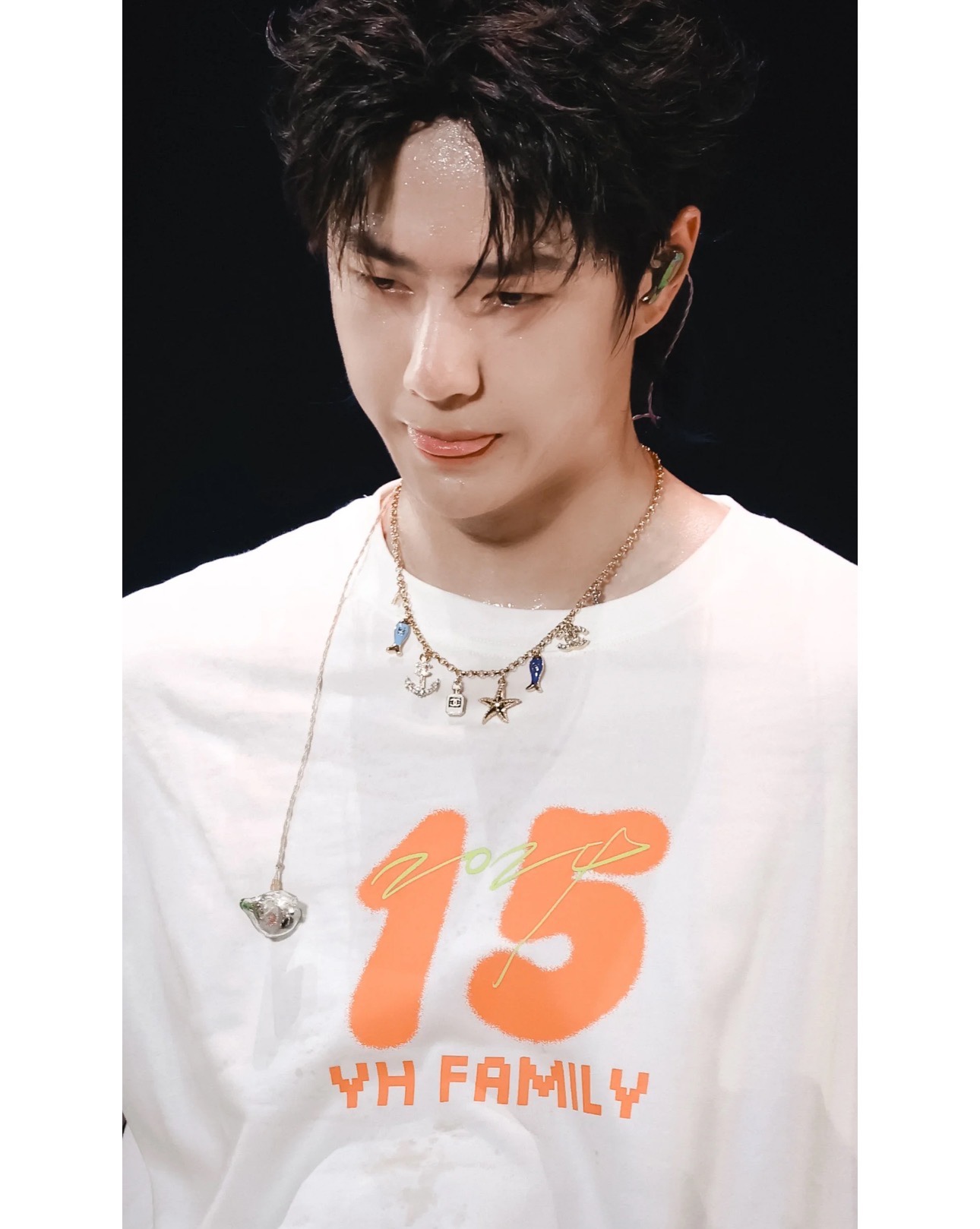 NO:631491,88260, Ocean style necklace arrived today. Same style as Wang Yibo. 25C new gold full diamond double C pendant multi-accessory necklace. Starfish anchor perfume bottle. Double C. The rich elements make you feel like you are in a dreamy underwater world. The shape is so cute and exquisite. Very design sense. z consistent brass material, necklace, Cartier high-end jewelry1986090988260,今日到货海洋风格项链 王一博同款 25C新款金色满钻双C吊坠多配件项链 海星鱼船锚香水瓶 双C 丰富的元素仿佛置身于梦幻的海底世界 造型太可爱太精致啦 非常有设计感 z一致黄铜材质,,necklace,卡迪亚高端饰品,Jewelry