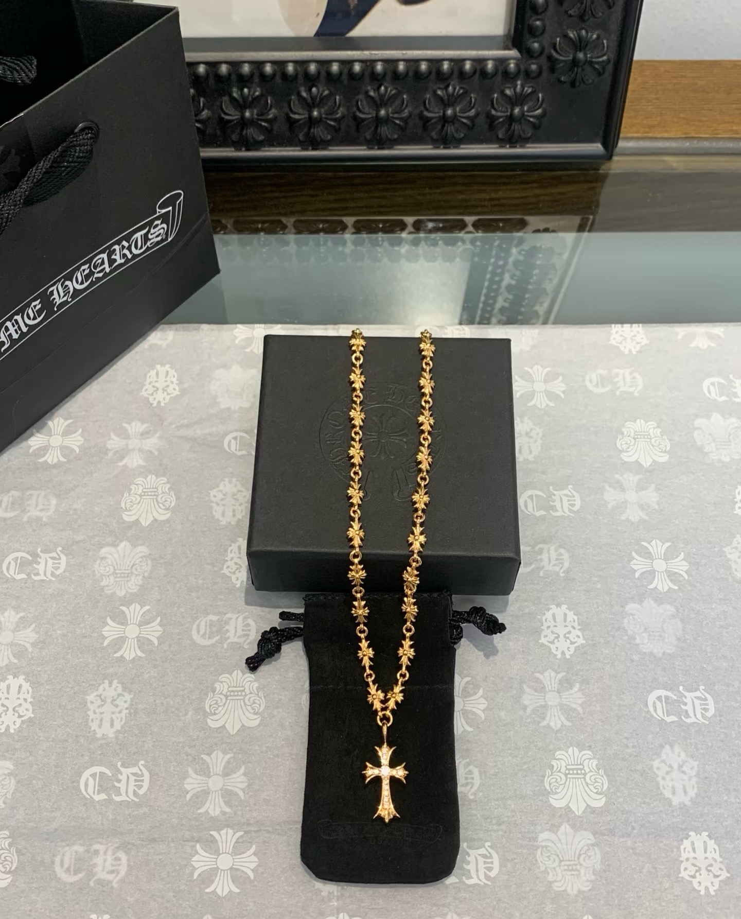 新款【专柜品质】Chrome Hearts克罗心黄金色十字架项链 凹凸造型不同的花纹设计风格 呈现出与众不同 十字架 童军花是克罗心的志 6