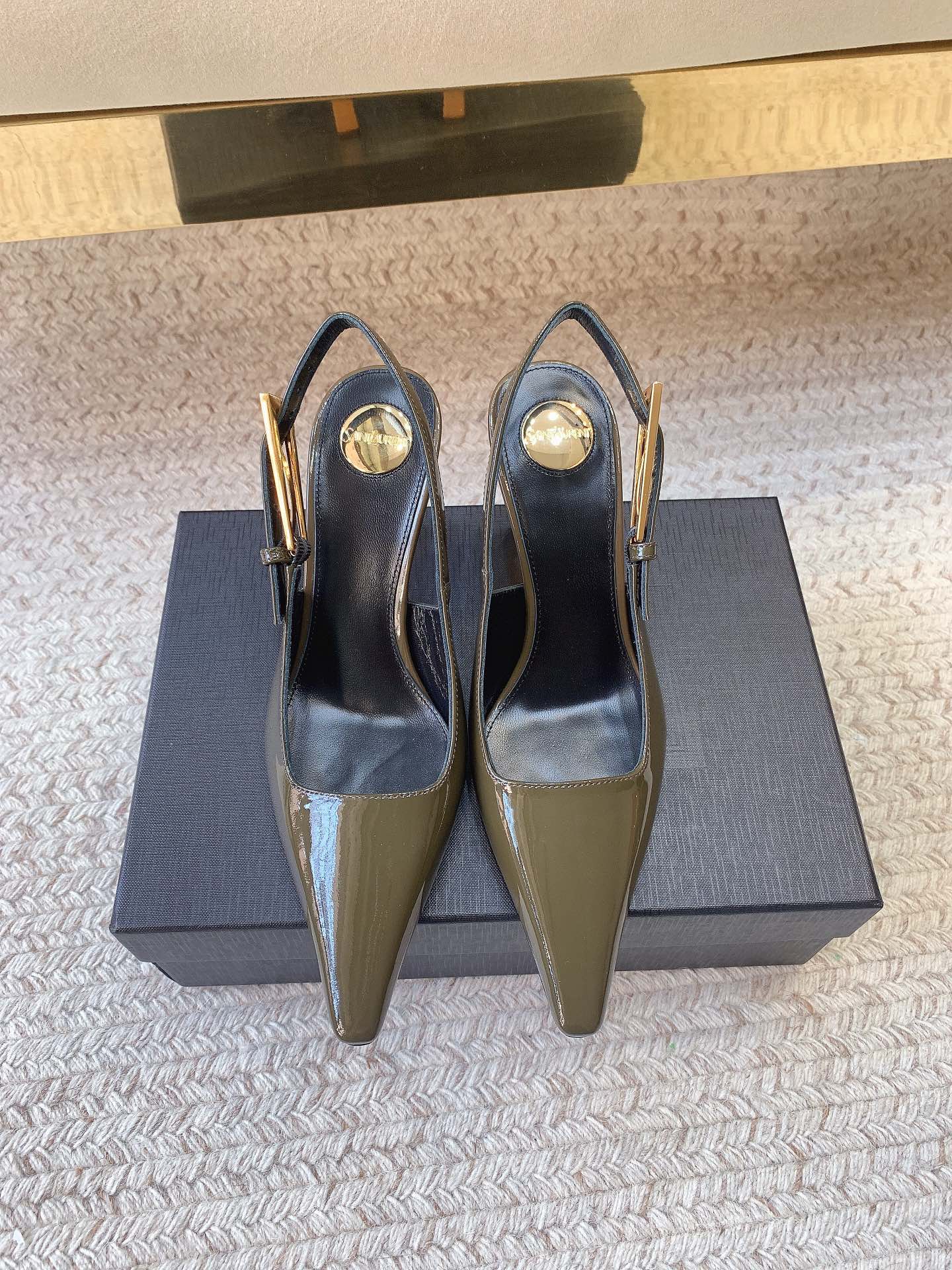 NO:928167,SAIN* LAUREN* spring and summer new style 7.5cm gold root sandals, original last, top quality material, imported cow patent leather upper/imported open edge beads, imported sheepskin lining for feet, genuine leather outsole, heel height 7.5cm, size 35-39 (34, 40, 41 customized, non-returnable, non-exchangeable), sandals, saint laurent, sandals, sheepskin, Leather soles19860909SAIN* LAUREN*春夏新款7.5cm金根凉鞋 原版套楦 顶级品质 材质 鞋面进口牛漆皮/进口开边珠 垫脚进口羊皮里 大底真皮大底 跟高7.5cm 码数35-39（34、40、41定做不退不换）,凉鞋,saint laurent,sandals,sheepskin,Leather soles,Women's Shoes
