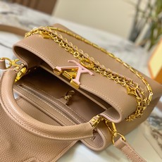 升级版 M12345黑杏色本款CapucinesBB手袋出自Trilogy系列,以Taurillon牛 升级版 M12345黑杏色本款CapucinesBB手袋出自Trilogy系列,以Taurillon牛