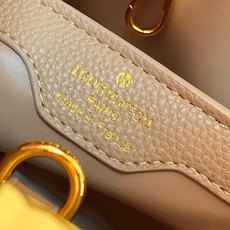 升级版 M12345黑杏色本款CapucinesBB手袋出自Trilogy系列,以Taurillon牛 升级版 M12345黑杏色本款CapucinesBB手袋出自Trilogy系列,以Taurillon牛