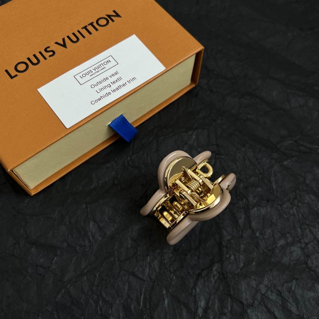 “Handmade Lv Vintage Hair Clip Unboxing Review: Exclusive Quality and Design” - 图片 8