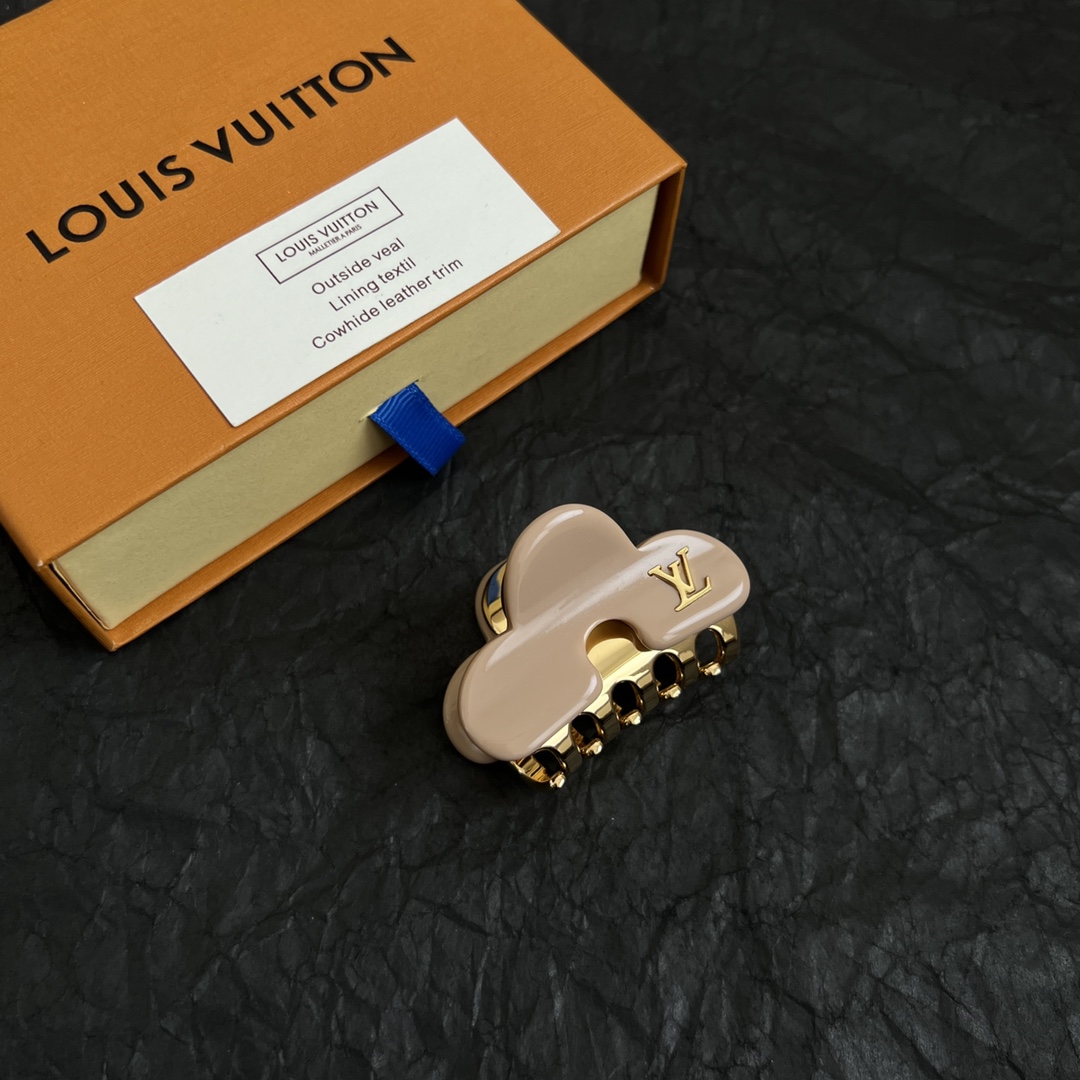 “Handmade Lv Vintage Hair Clip Unboxing Review: Exclusive Quality and Design” - 图片 6
