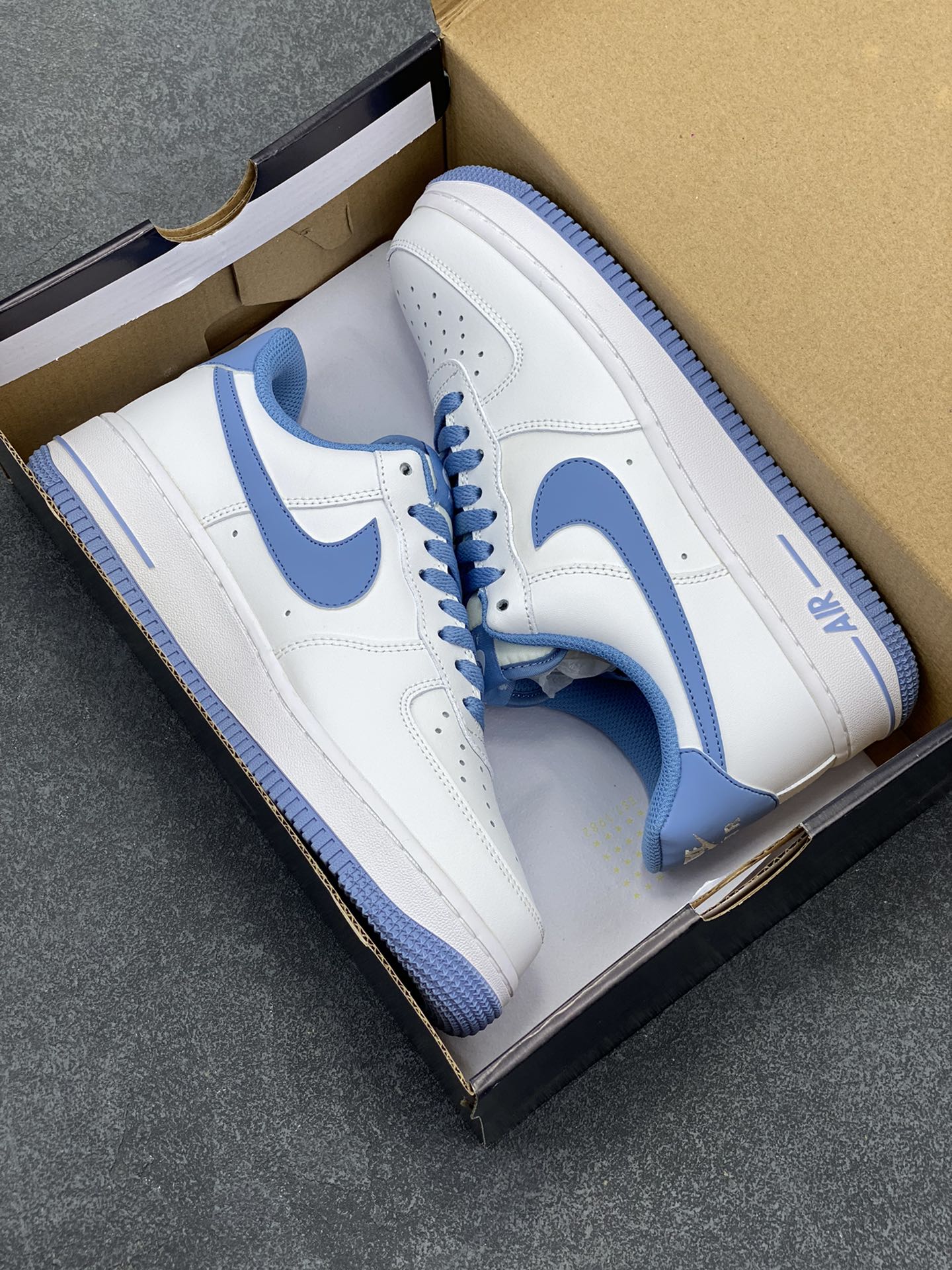 图片[9]-福利特价 Nike Air Force 1 Low 学院蓝 官方同步 原装级别 原楦头原纸板 打造纯正空军版型#专注外贸渠道 全掌内置蜂窝气垫 #原盒配件 原厂中底钢印、拉帮完美 货号：JX2696-852 尺码：36 36.5 37.5 38 38.5 39 40 40.5 41 42 42.5 43 44 44.5 45-选品中心