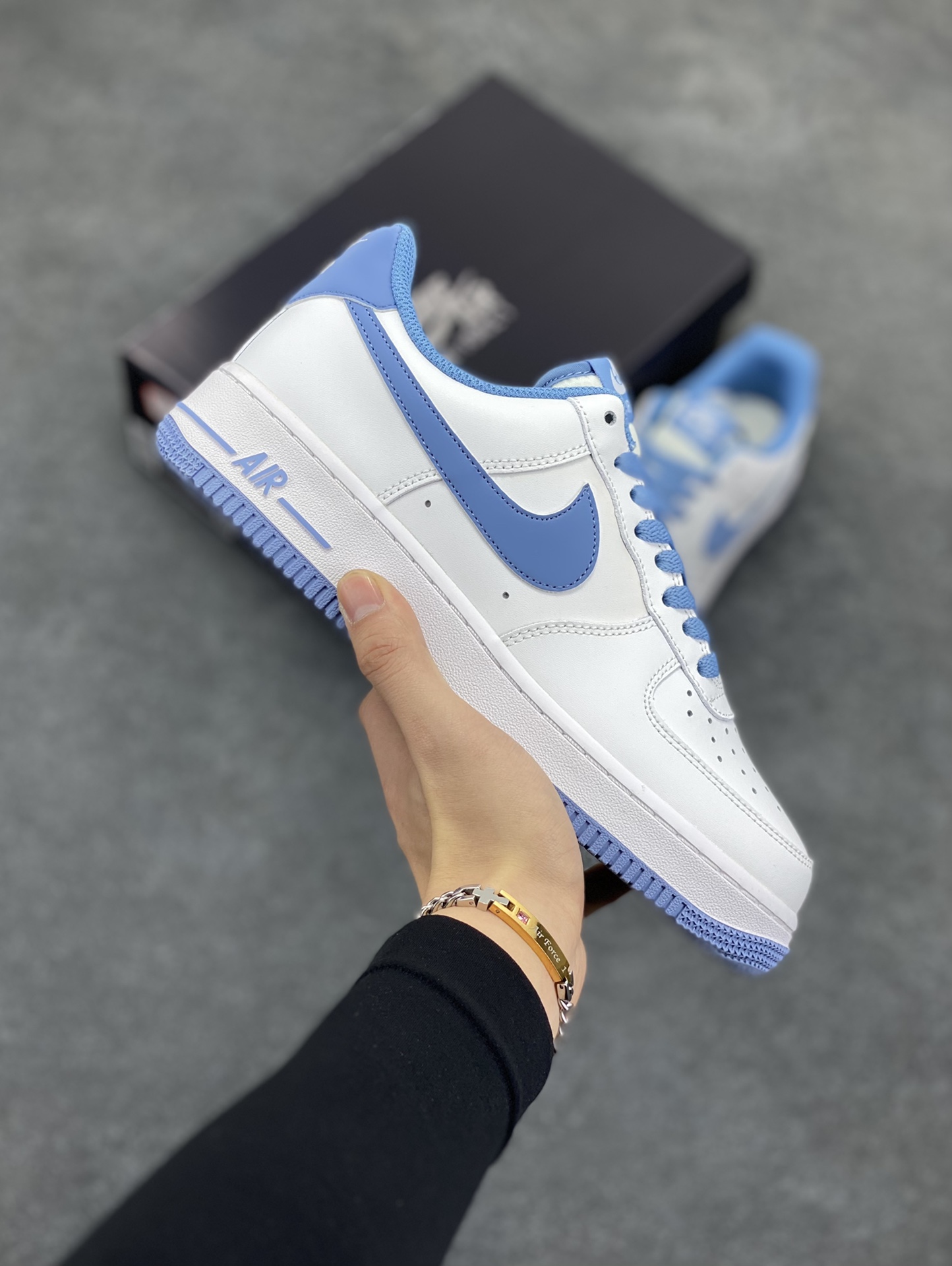 福利特价 Nike Air Force 1 Low 学院蓝 官方同步 原装级别 原楦头原纸板 打造纯正空军版型#专注外贸渠道 全掌内置蜂窝气垫 #原盒配件 原厂中底钢印、拉帮完美 货号:JX2696-852 尺码:36 36.5 37.5 38 38.5 39 40 40.5 41 42 42.5 43 44 44.5 45-选品中心