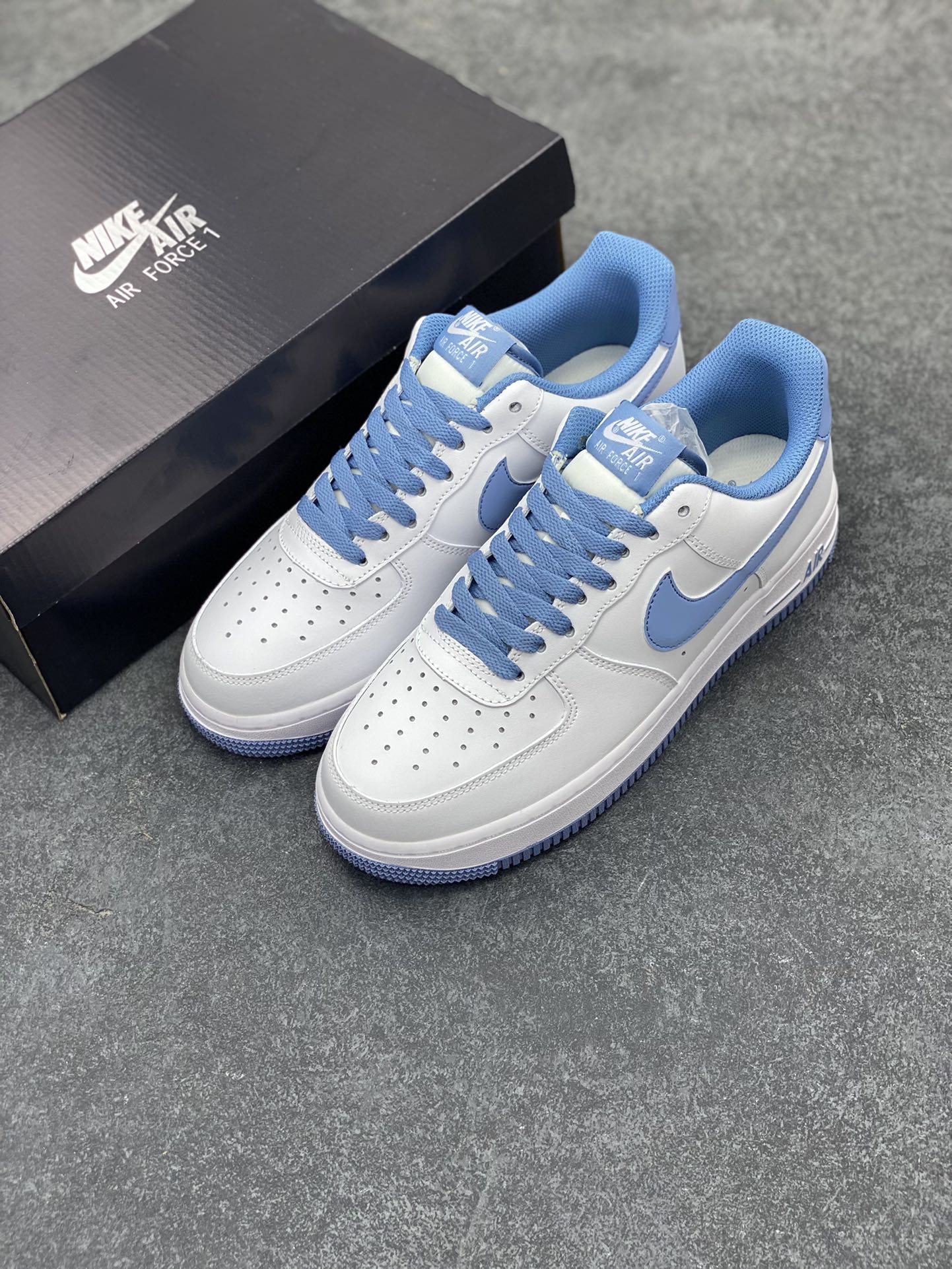 图片[8]-福利特价 Nike Air Force 1 Low 学院蓝 官方同步 原装级别 原楦头原纸板 打造纯正空军版型#专注外贸渠道 全掌内置蜂窝气垫 #原盒配件 原厂中底钢印、拉帮完美 货号：JX2696-852 尺码：36 36.5 37.5 38 38.5 39 40 40.5 41 42 42.5 43 44 44.5 45-选品中心