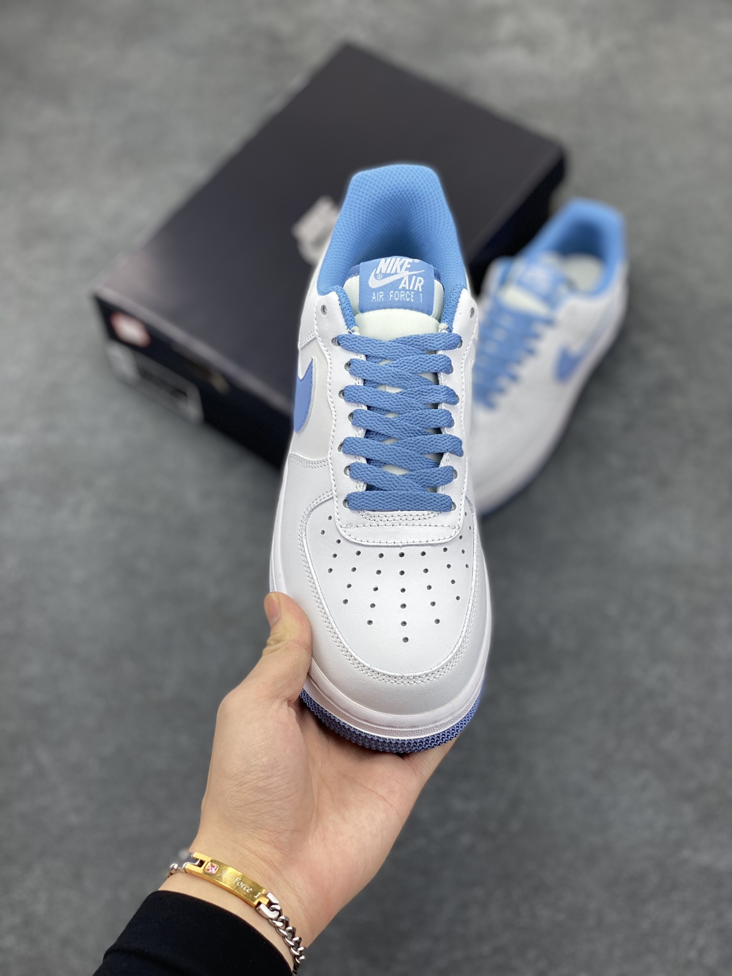 图片[2]-福利特价 Nike Air Force 1 Low 学院蓝 官方同步 原装级别 原楦头原纸板 打造纯正空军版型#专注外贸渠道 全掌内置蜂窝气垫 #原盒配件 原厂中底钢印、拉帮完美 货号：JX2696-852 尺码：36 36.5 37.5 38 38.5 39 40 40.5 41 42 42.5 43 44 44.5 45-选品中心