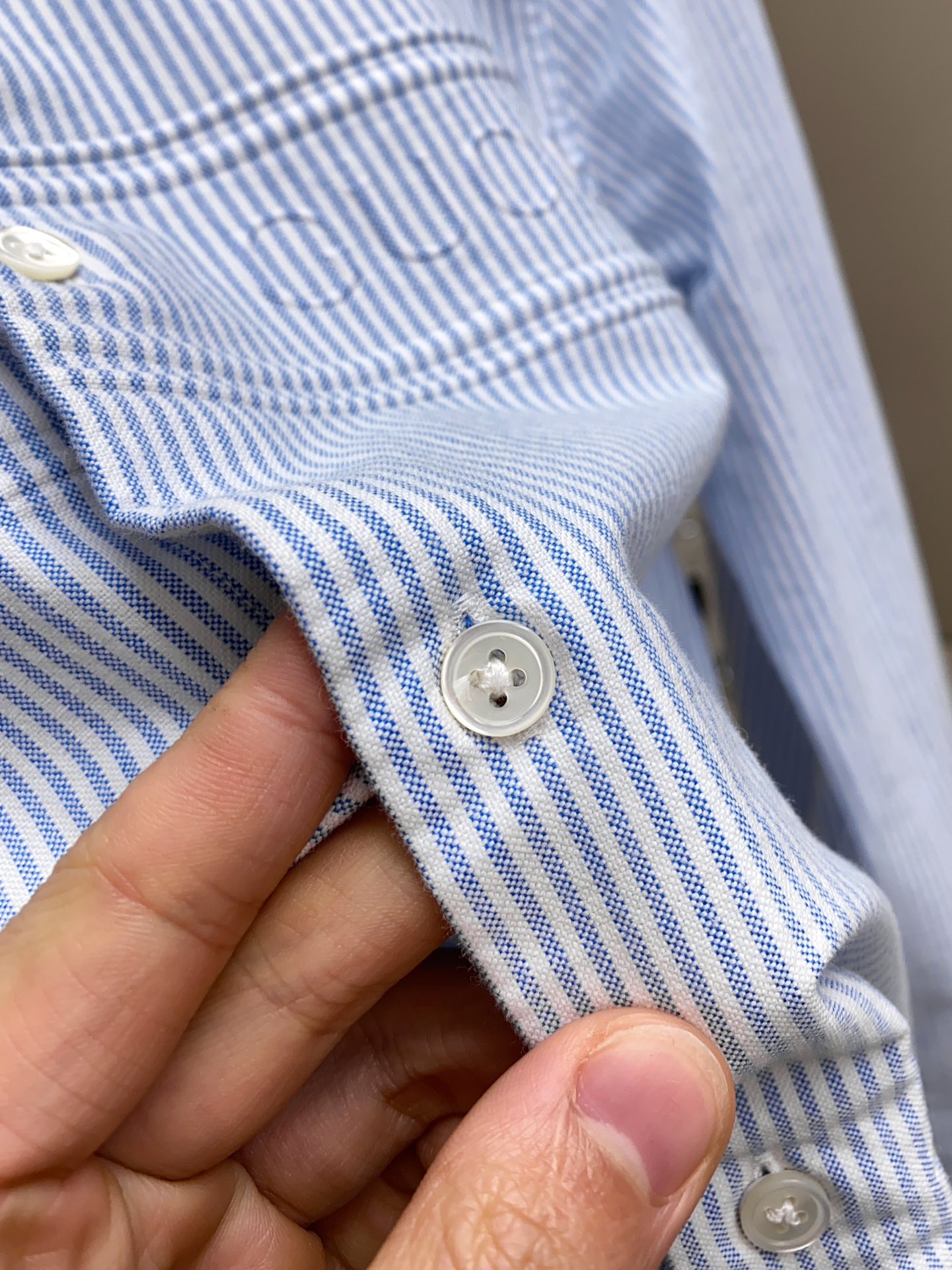 Gucci 25SS新品 时尚简约长袖衬衫，融入现代审美与经典设计的典范之作。这款轻盈的珠地棉质衬衣，以