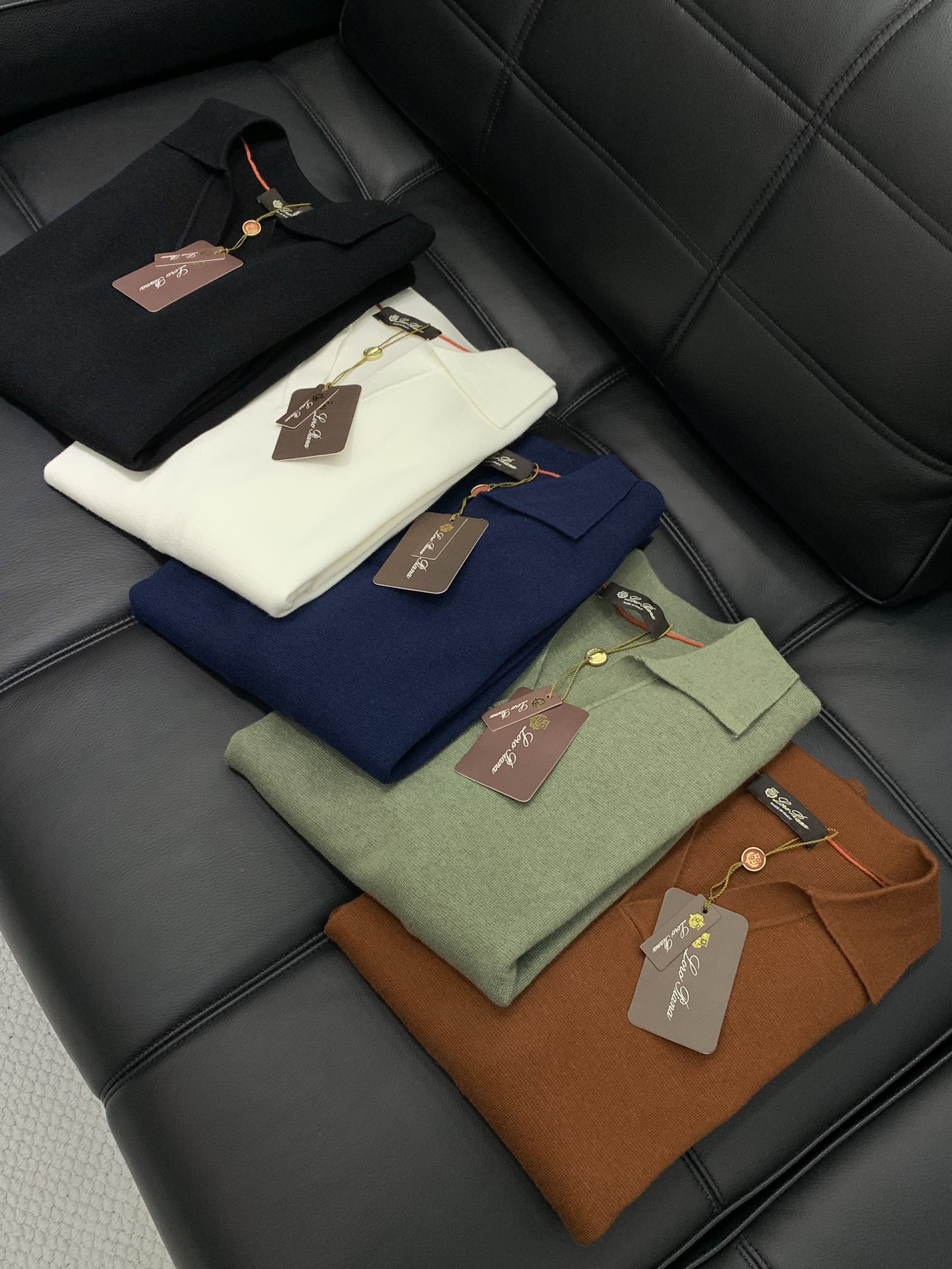 🌹🆕 颜色，黑色，白色，焦糖，绿色LP(Loro Piana )，秋冬最新品，专柜同步有售，原单狠货，时