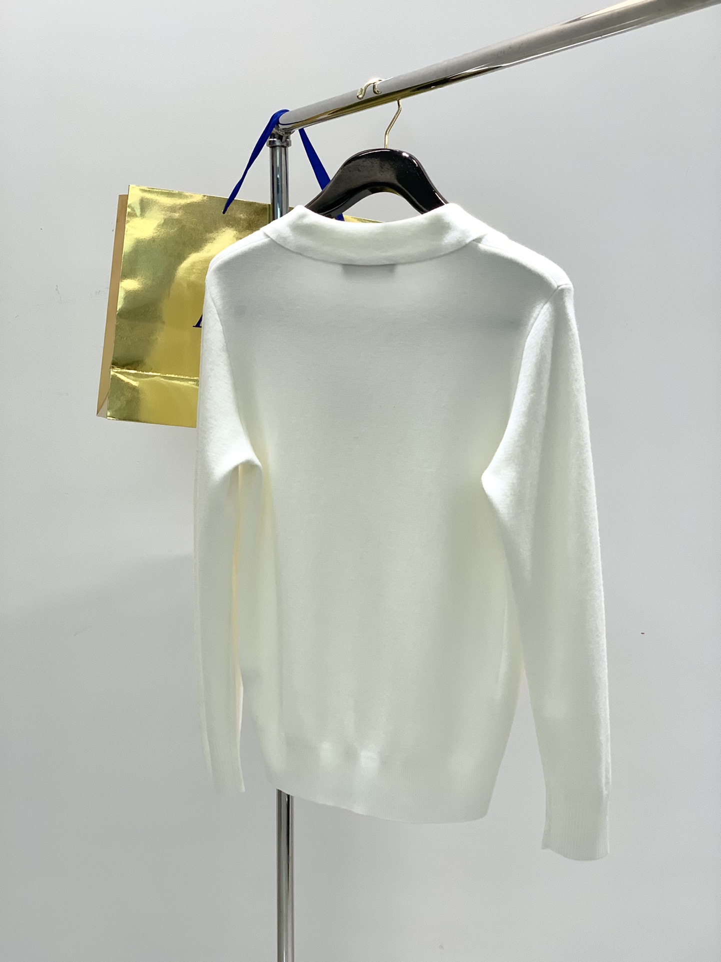 🌹🆕 颜色，黑色，白色，焦糖，绿色LP(Loro Piana )，秋冬最新品，专柜同步有售，原单狠货，时