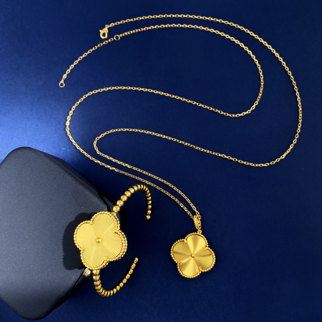 Fashion Accessories from Van Cleopatra VCA: Sweater Chain, Bracelet, and More