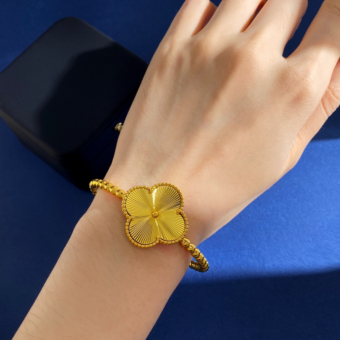 Fashion Accessories from Van Cleopatra VCA: Sweater Chain, Bracelet, and More - 图片 4