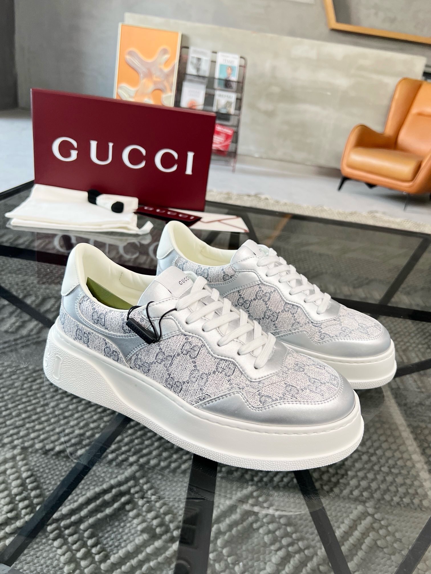 NO:221626,Brand G U C C I color original color matching Number of 38-44 Customized 45 Price Material Guqi counter synchronizes new casual shoes!  High quality Top version 1:1 made fashionable and trendy details impeccable with imported calfskin made of soft and comfortable cowhide inner foot feeling comfortable and superior quality original outsole, Guqi casual shoes, cowhide19860909品牌G U C C I 颜色原版配色 码数38-44定做45 价格 材质古奇专柜同步新品休闲鞋！高品质 顶级版本1:1制作时尚潮流细节无可挑剔采用进口小牛皮制作柔软舒适牛皮内里脚感舒适品质优越原版大底,古奇 休闲鞋,cowhide,Men's shoes