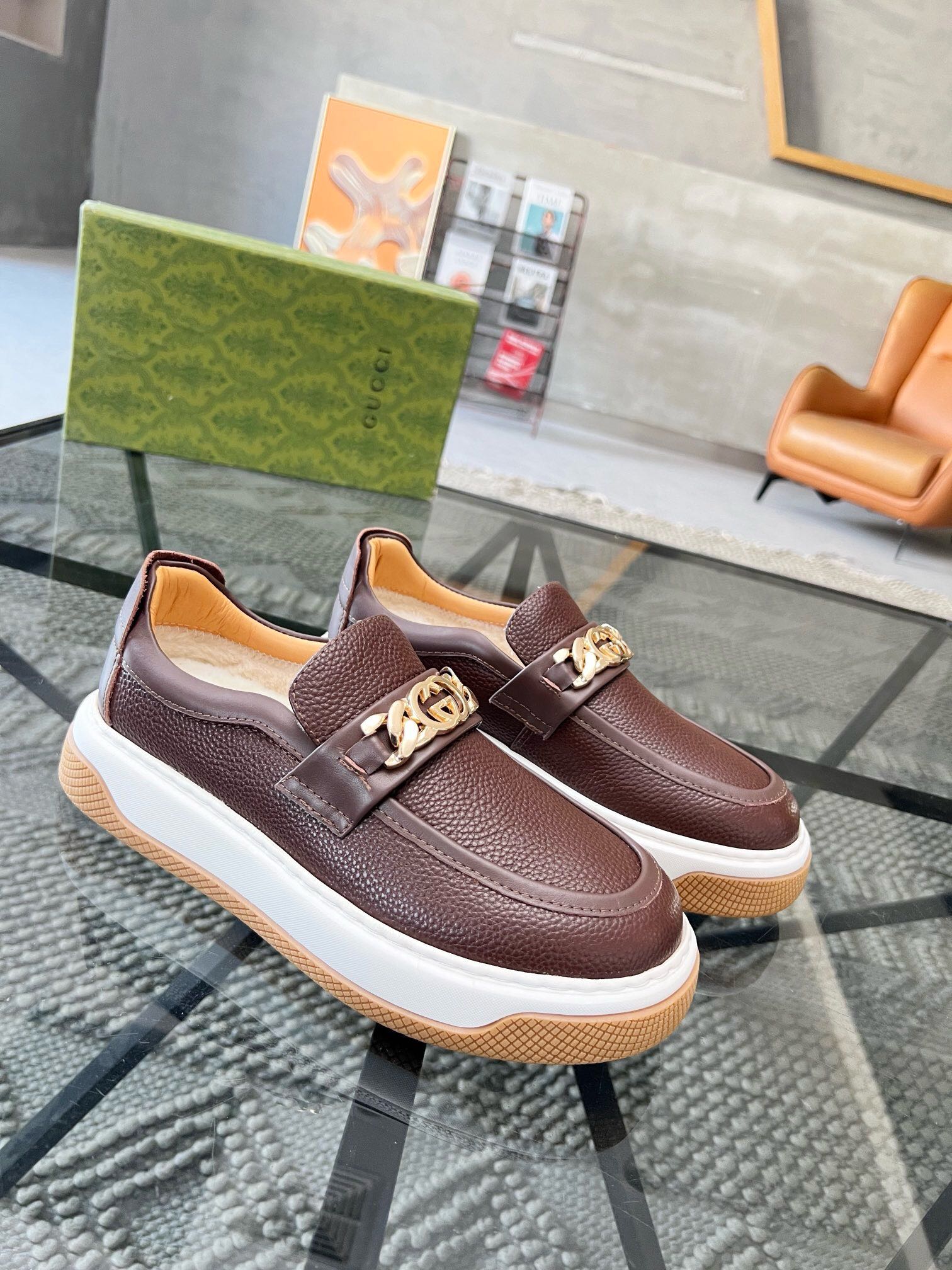 NO:221050,Brand G U C C I color original color matching Number of 38-44 Price Mauripuri Material Guqi counter synchronizes new casual shoes!  High quality Top version 1:1 made fashionable and trendy details are impeccable using imported calfskin to make soft and comfortable cowhide inner foot feeling comfortable and superior quality original outsole (this model has maw and cowhide inner), Gucci casual shoes, cowhide19860909品牌G U C C I 颜色原版配色 码数38-44 价格毛里皮里 材质古奇专柜同步新品休闲鞋！高品质 顶级版本1:1制作时尚潮流细节无可挑剔采用进口小牛皮制作柔软舒适牛皮内里脚感舒适品质优越原版大底（此款有毛里 和牛皮内里）,古奇 休闲鞋,cowhide,Men's shoes