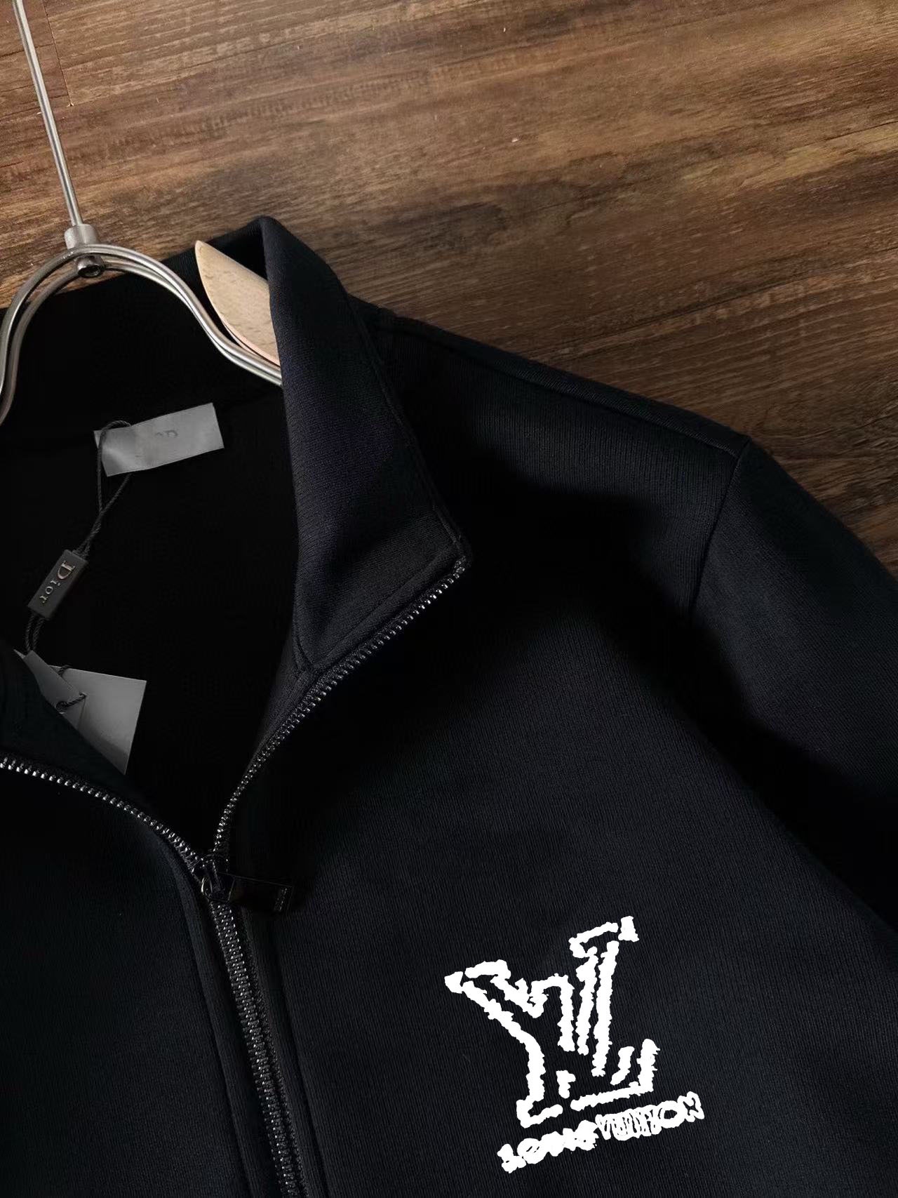 Louis Vuitton Men's Winter Fleece Tracksuit, Comfortable & Stylish Outfit 7 i1733493290 3445 5
