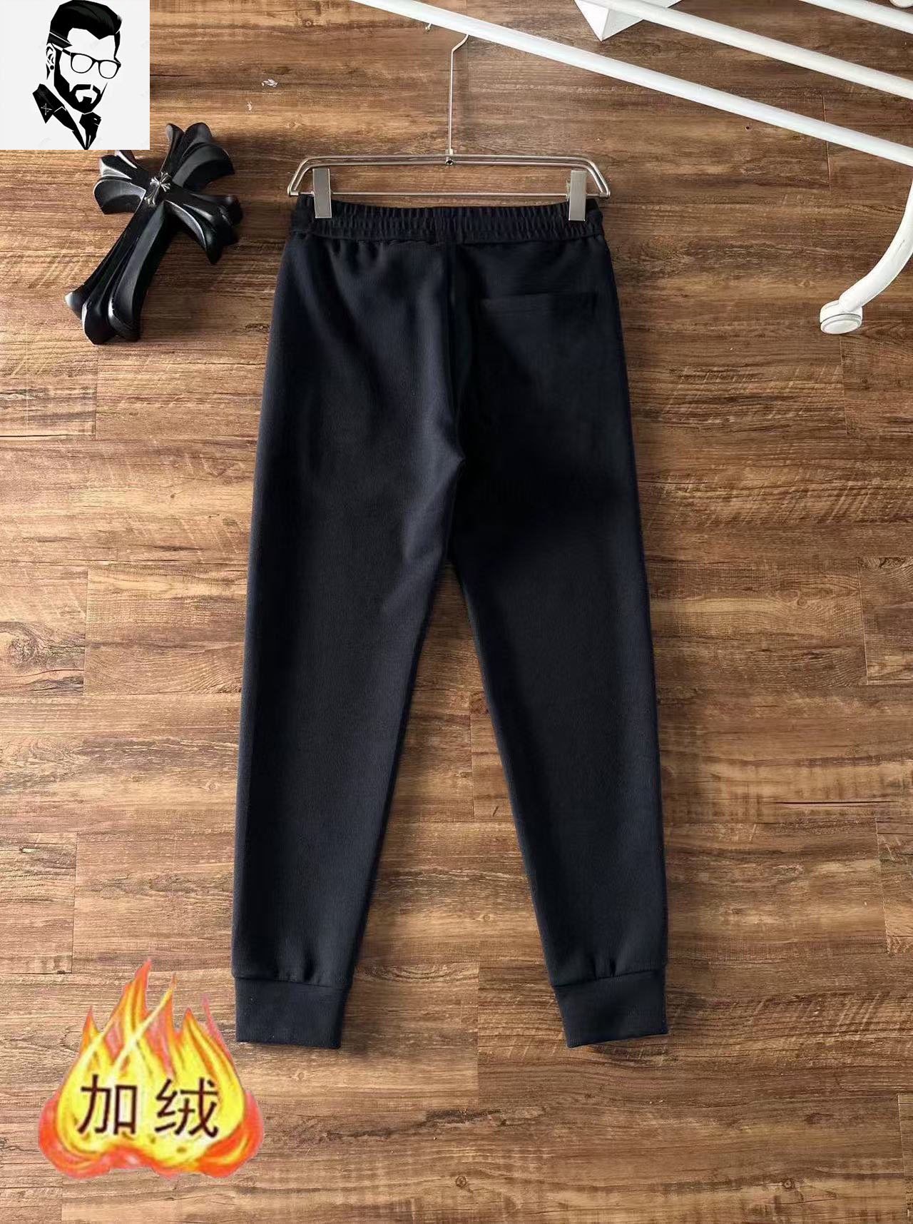 ARCTERYX Winter Fashion Tracksuit: Warm Fleece Lining, Modern Urban Style 7 i1733493667 1542 5