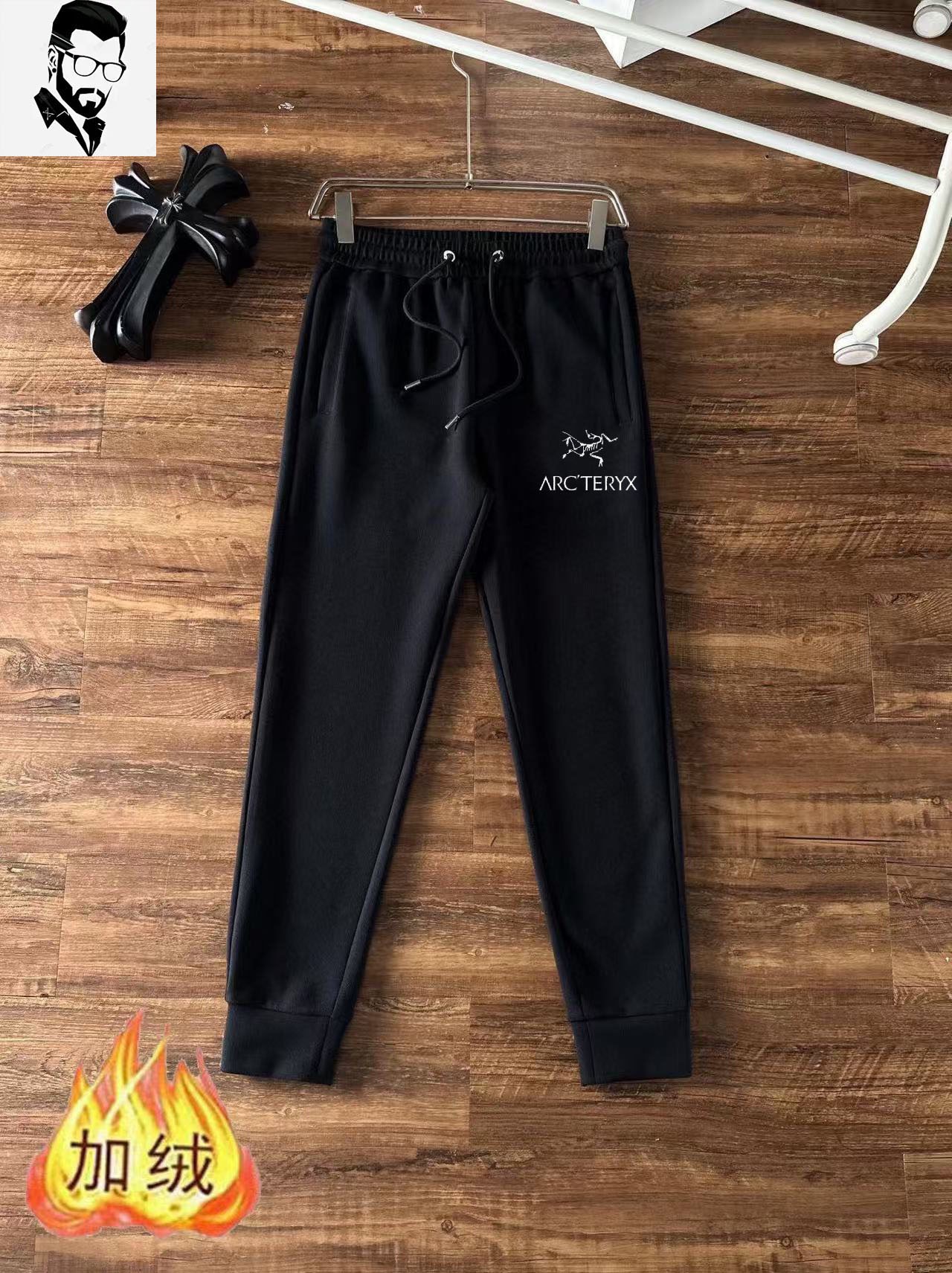 ARCTERYX Winter Fashion Tracksuit: Warm Fleece Lining, Modern Urban Style 5 i1733493667 2883 3