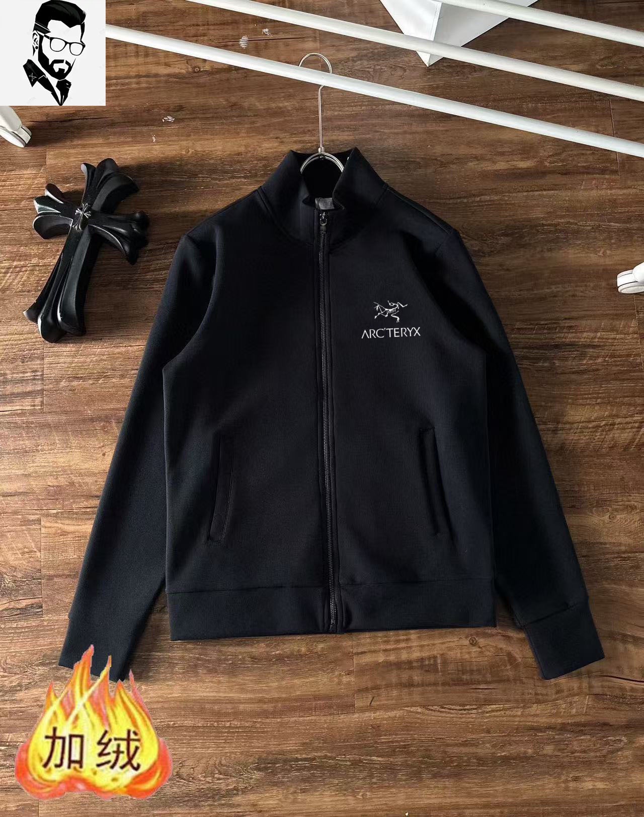 ARCTERYX Winter Fashion Tracksuit: Warm Fleece Lining, Modern Urban Style 3 i1733493667 3688 1