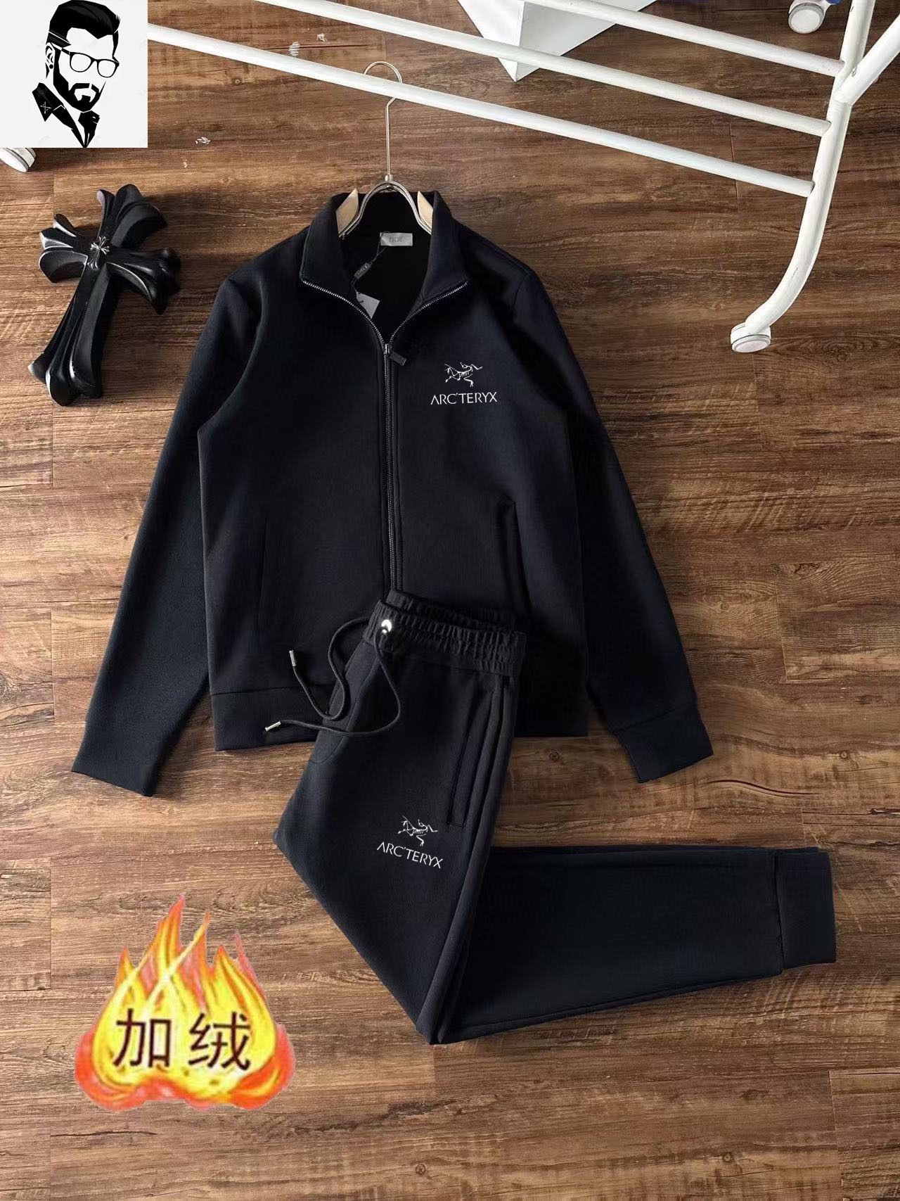 ARCTERYX Winter Fashion Tracksuit: Warm Fleece Lining, Modern Urban Style 2 i1733493667 9399 0