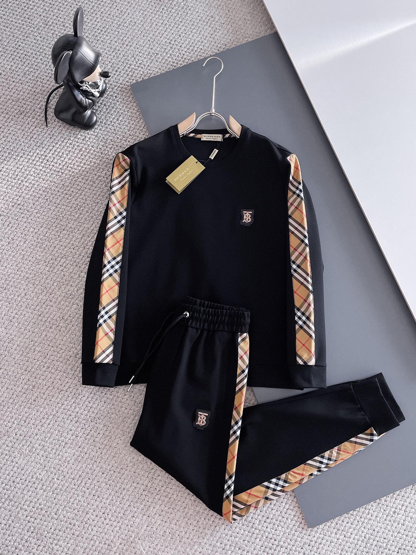 طقم رياضي Burberry للرجال بتصميم عصري ومريح - جودة عالية وأناقة لا تضاهى