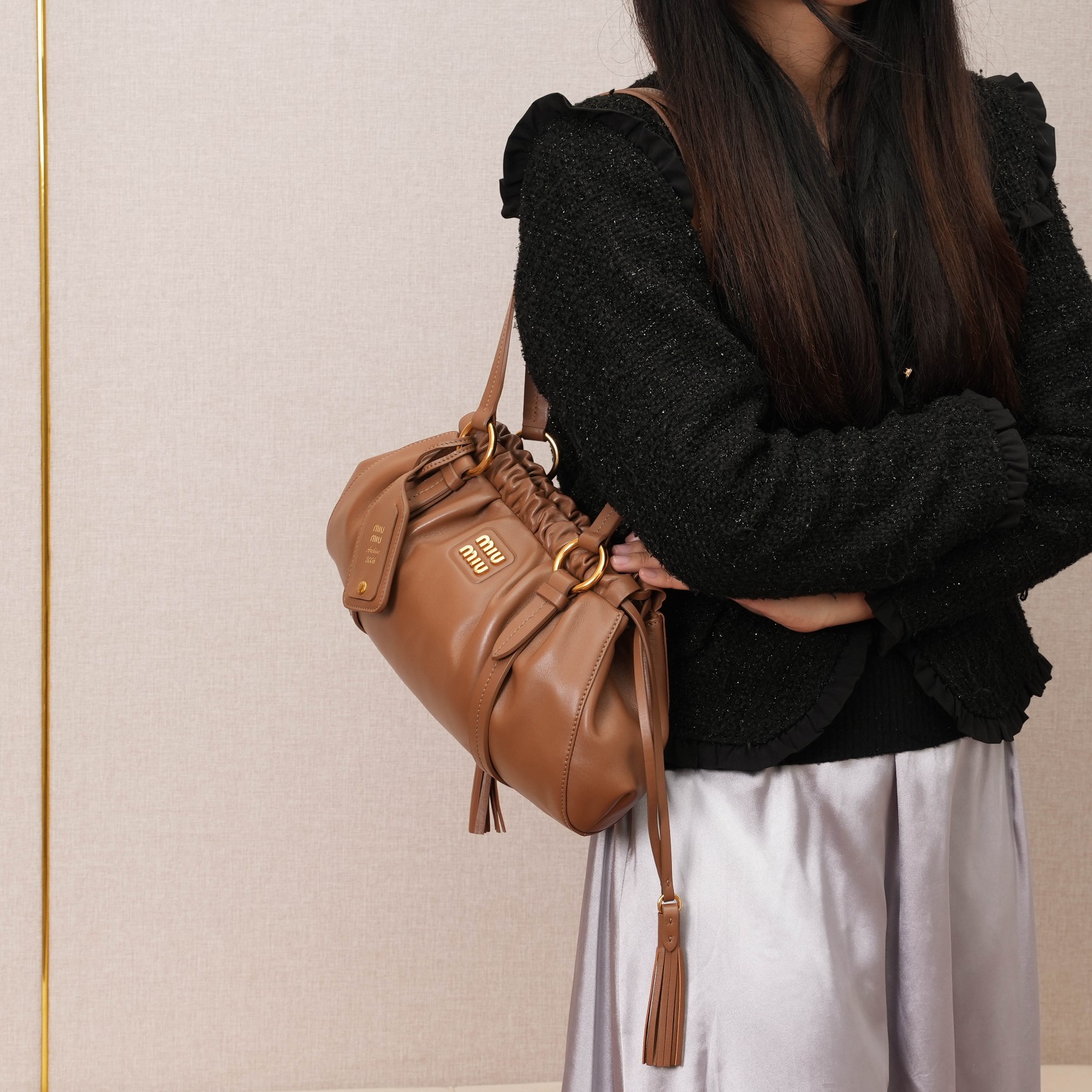 NO:204360,5BG306 (for the side of the slant oil side shipment) upper body effect reference, MIUMIU, miumiu198609095BG306（对版斜口油边出货） 上身效果参考,MIUMIU,miumiu,Bag