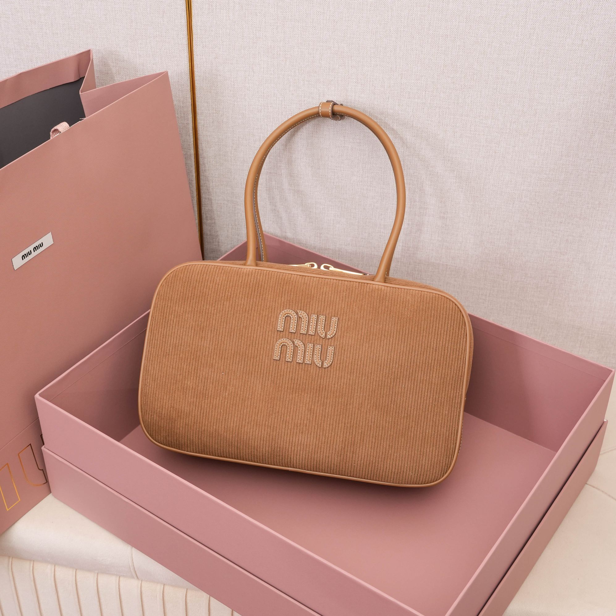 NO:584453,5BB117MiuMiu new corduroy briefcase, cinnamon brown more detailed pictures, MIUMIU, miumiu198609095BB117MiuMiu新品灯芯绒公文包, 肉桂棕 更多细节图,MIUMIU,miumiu,Bag