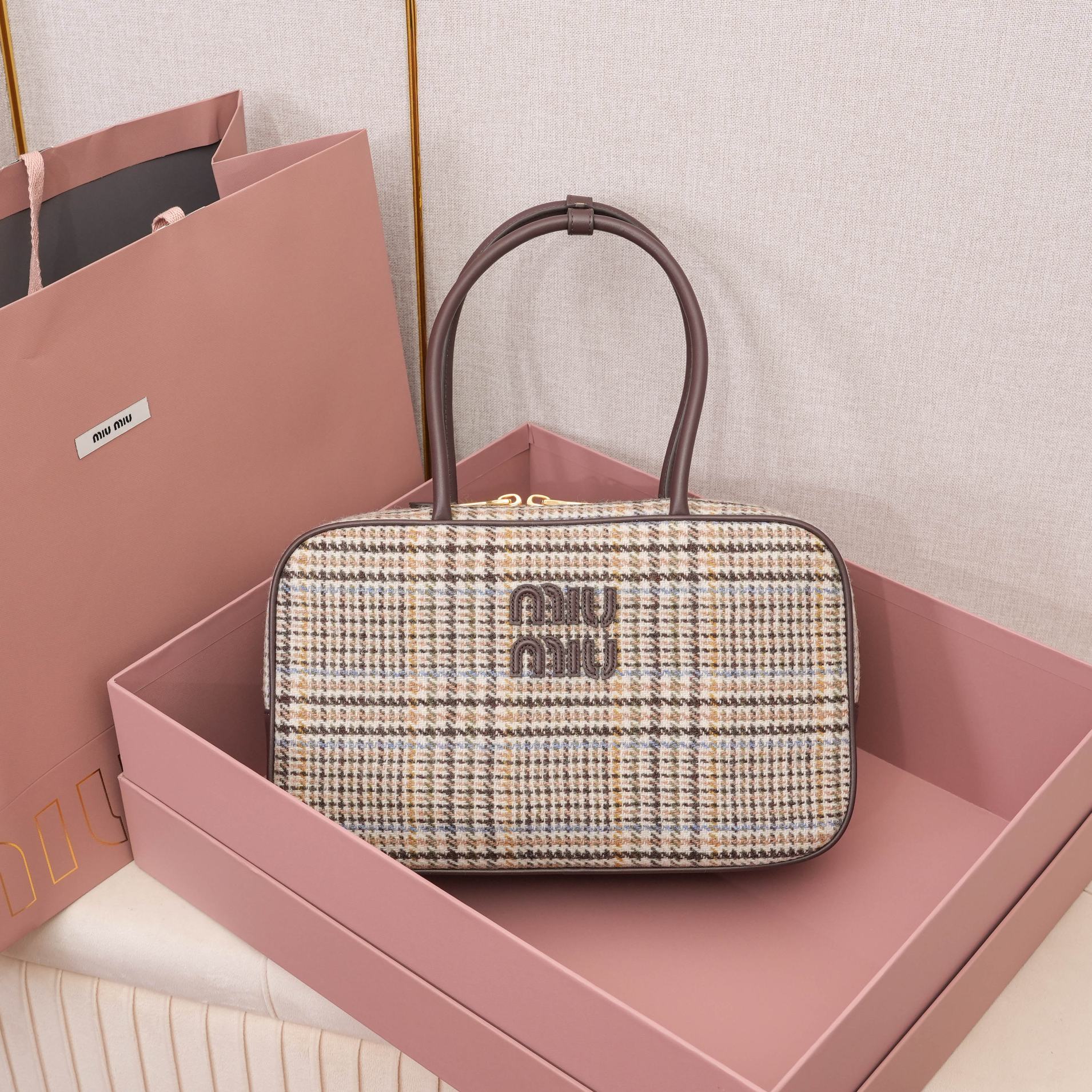 NO:581797,5BB117MiuMiu new houndstooth briefcase more detailed pictures, MIUMIU, miumiu198609095BB117MiuMiu新品千鸟格公文包 更多细节图,MIUMIU,miumiu,Bag
