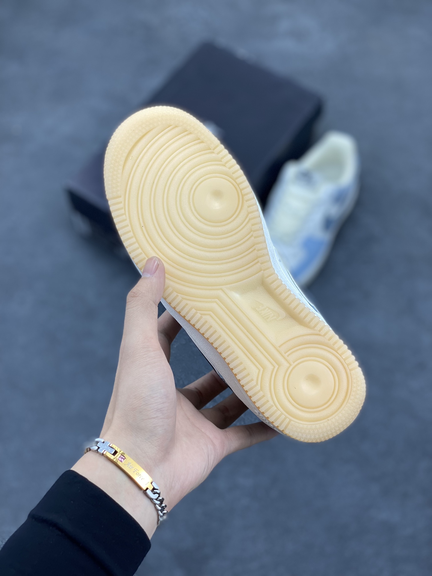 图片[5]-福利特价  NIke Air Force 1 \’07 浅蓝灰 空军一号低帮休闲板鞋 原楦头原纸板 纯正空军版型 定制鞋盒 全掌内置全掌气垫 原厂中底钢印 拉帮完美 货号：AA1366-401 尺码：36 36.5 37.5 38 38.5 39 40 40.5 41 42 42.5 43 44 44.5 45-选品中心