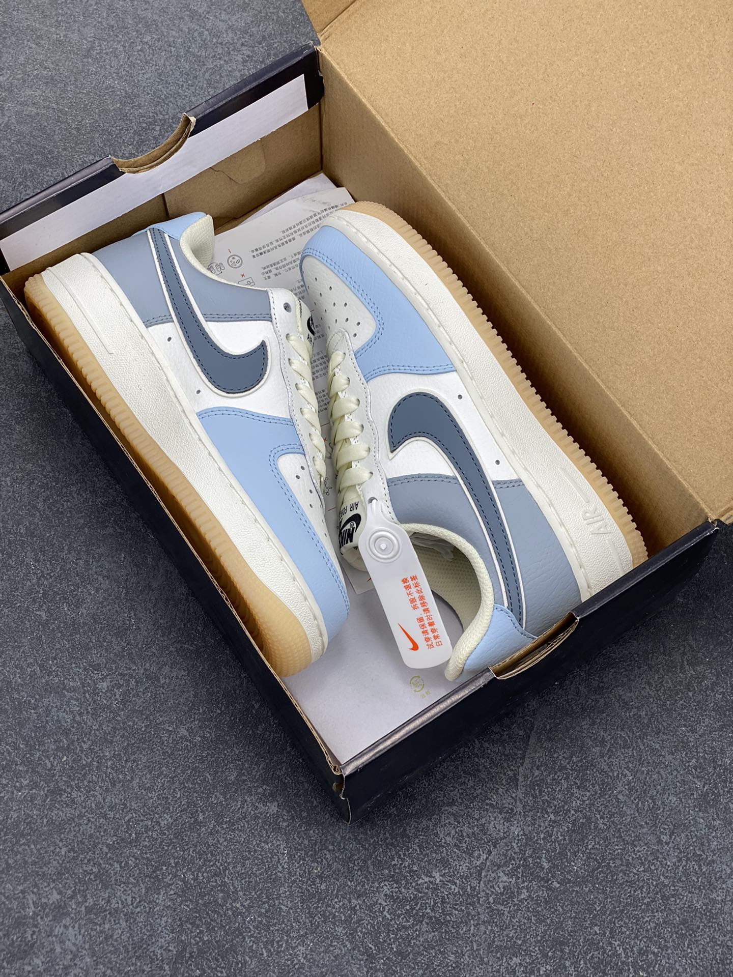 图片[9]-福利特价  NIke Air Force 1 \’07 浅蓝灰 空军一号低帮休闲板鞋 原楦头原纸板 纯正空军版型 定制鞋盒 全掌内置全掌气垫 原厂中底钢印 拉帮完美 货号：AA1366-401 尺码：36 36.5 37.5 38 38.5 39 40 40.5 41 42 42.5 43 44 44.5 45-选品中心
