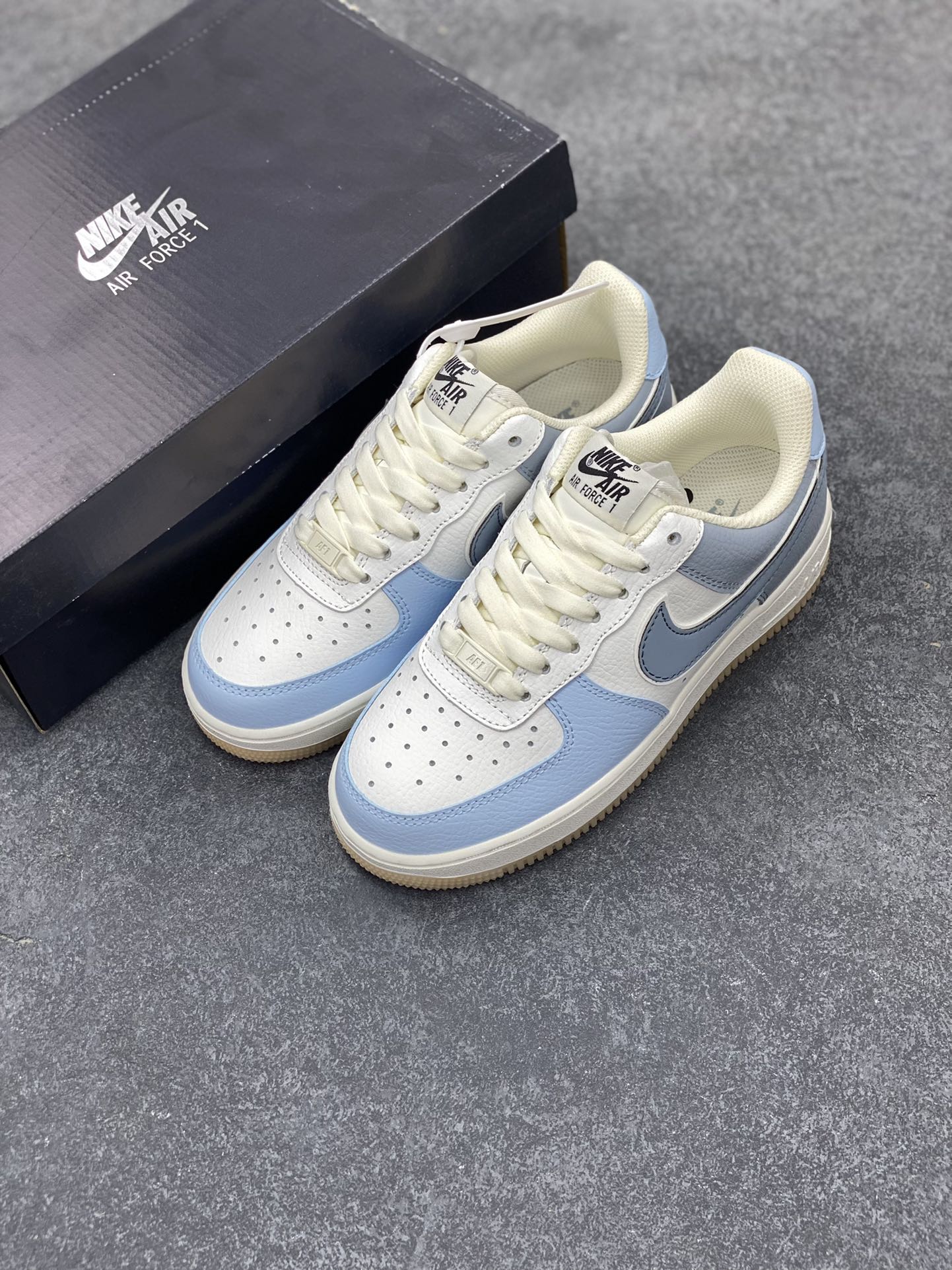 图片[8]-福利特价  NIke Air Force 1 \’07 浅蓝灰 空军一号低帮休闲板鞋 原楦头原纸板 纯正空军版型 定制鞋盒 全掌内置全掌气垫 原厂中底钢印 拉帮完美 货号：AA1366-401 尺码：36 36.5 37.5 38 38.5 39 40 40.5 41 42 42.5 43 44 44.5 45-选品中心