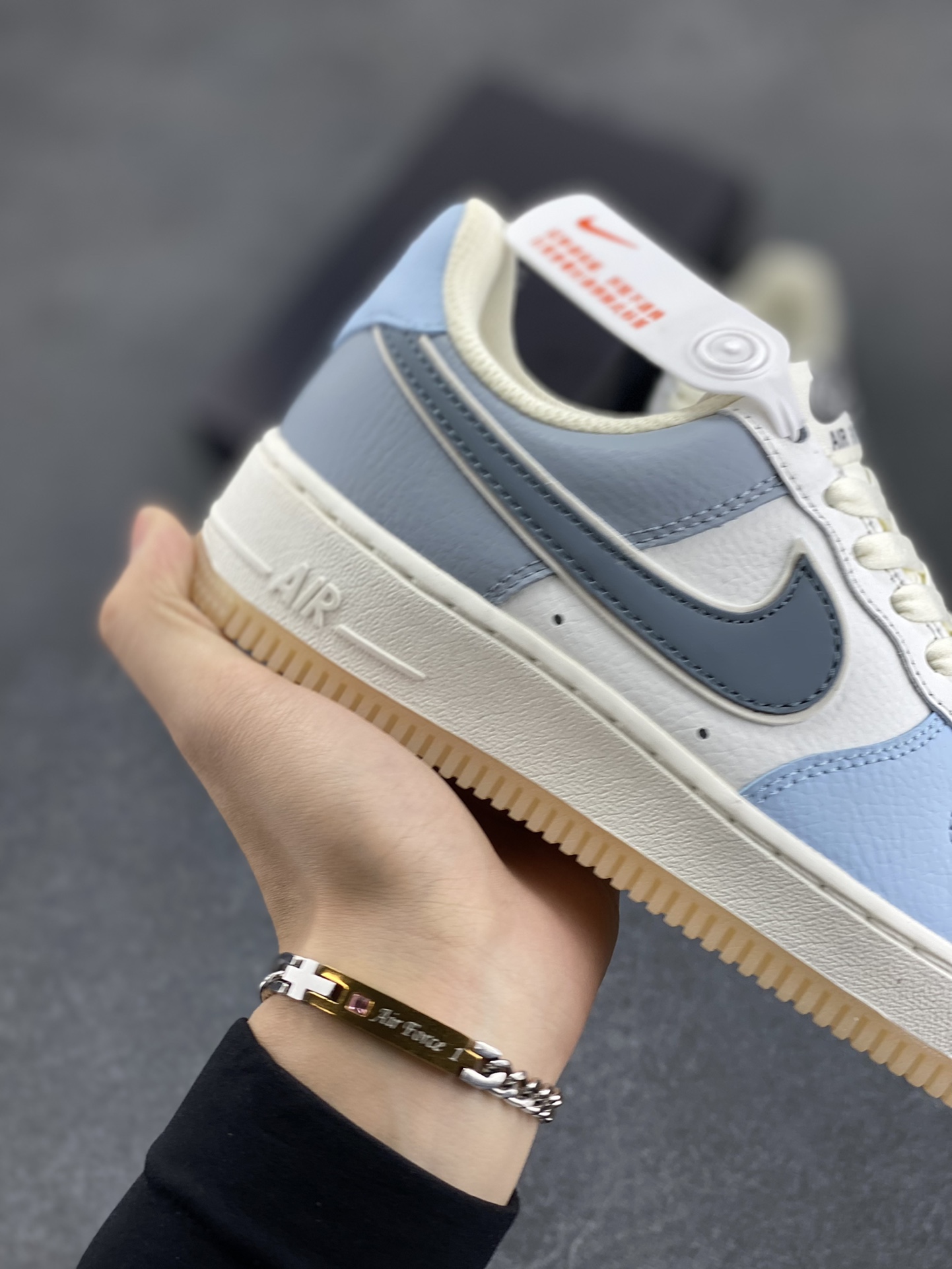 图片[6]-福利特价  NIke Air Force 1 \’07 浅蓝灰 空军一号低帮休闲板鞋 原楦头原纸板 纯正空军版型 定制鞋盒 全掌内置全掌气垫 原厂中底钢印 拉帮完美 货号：AA1366-401 尺码：36 36.5 37.5 38 38.5 39 40 40.5 41 42 42.5 43 44 44.5 45-选品中心