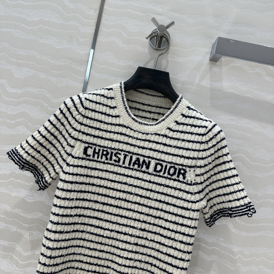 高端原单品质💋Miss D*限定新品！特种纱海军风条纹圆领针织小上衣，认准我家品质❤️细条纹撞色超级显白