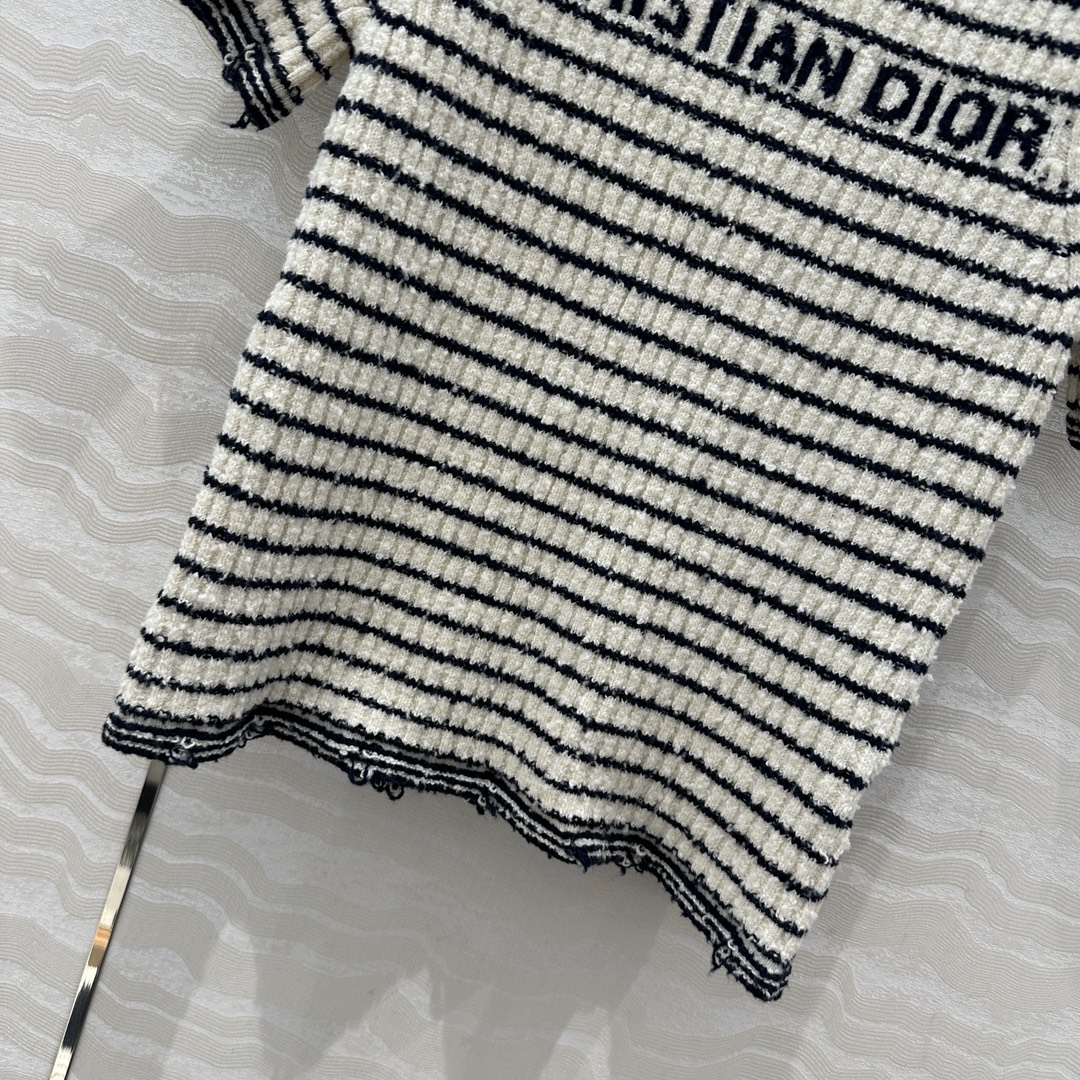 高端原单品质💋Miss D*限定新品！特种纱海军风条纹圆领针织小上衣，认准我家品质❤️细条纹撞色超级显白