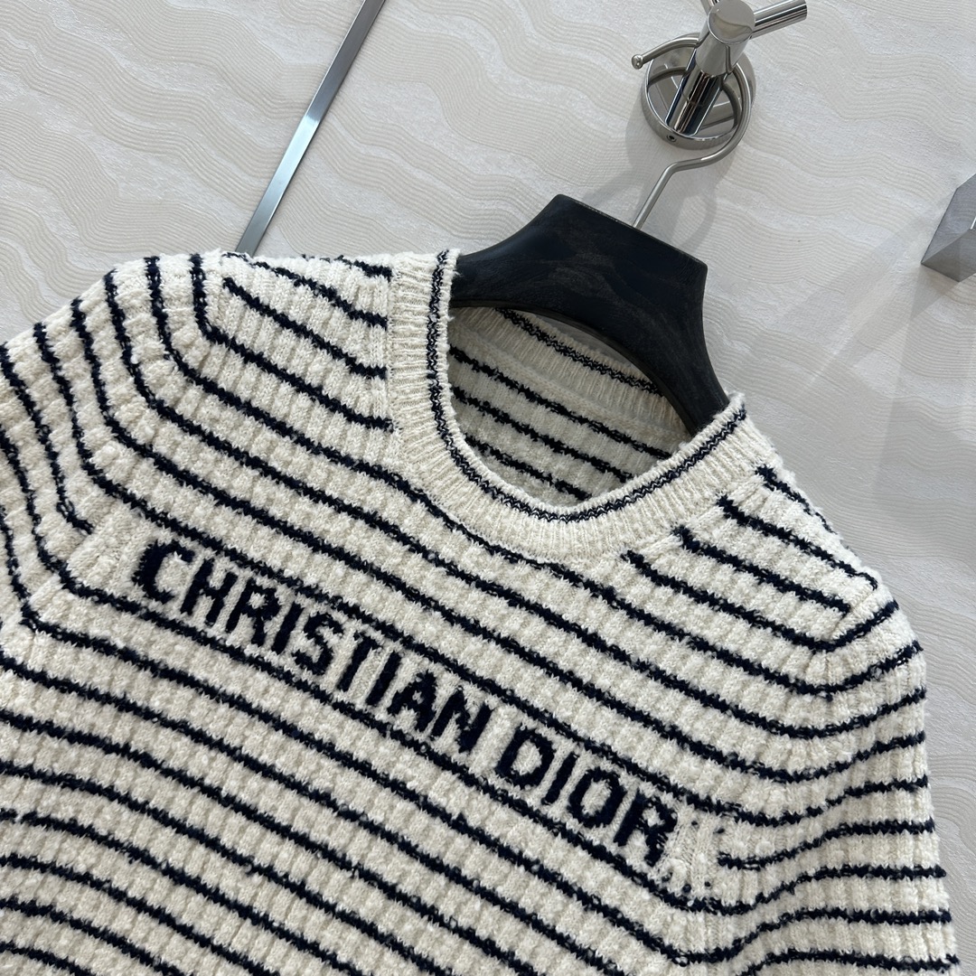高端原单品质💋Miss D*限定新品！特种纱海军风条纹圆领针织小上衣，认准我家品质❤️细条纹撞色超级显白