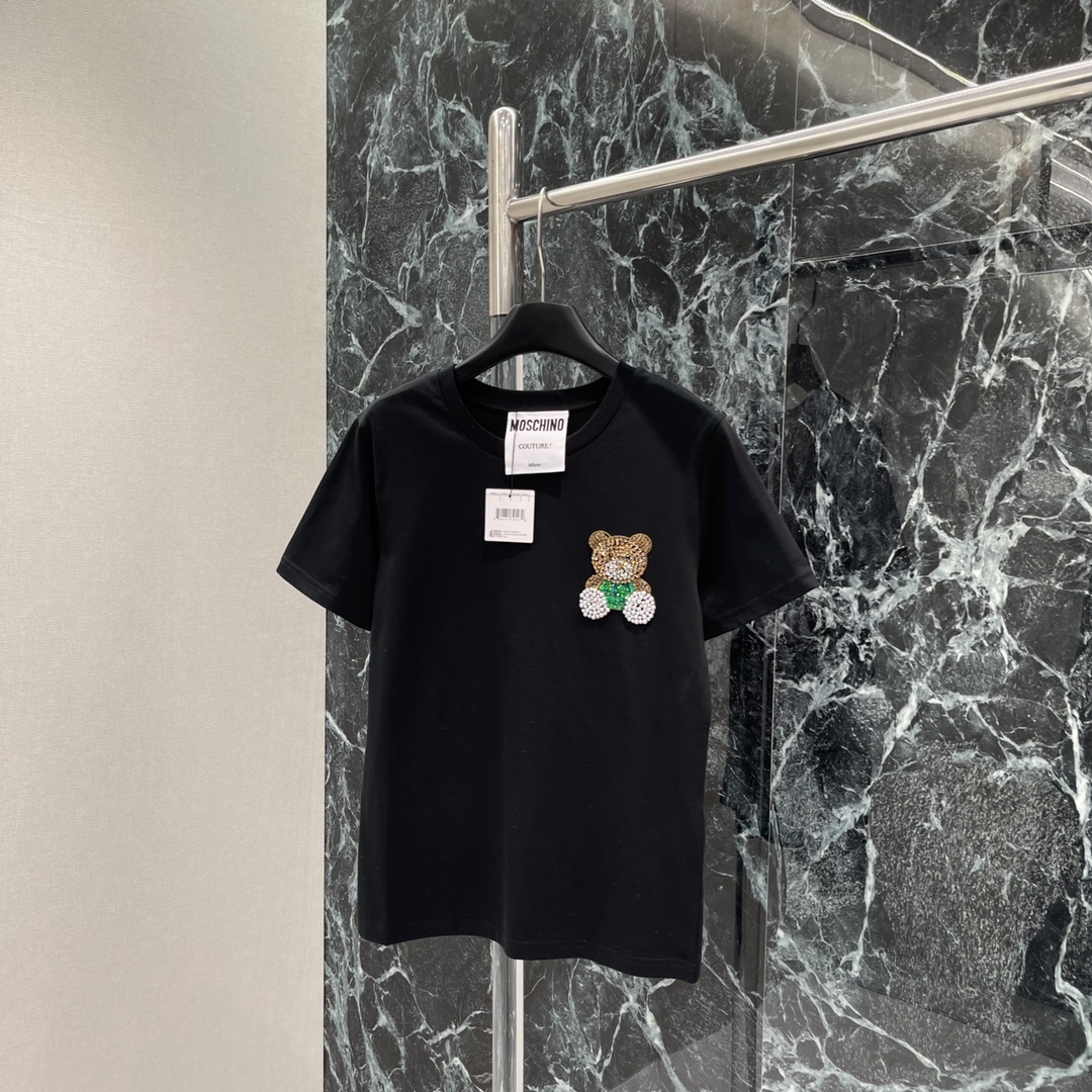High-end Women’s Clothing: Moschino’s 2025 Spring Collection Features Stylish T-shirts with Unique Details - 图片 2