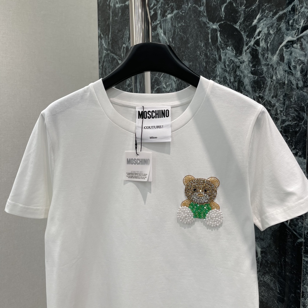 High-end Women’s Clothing: Moschino’s 2025 Spring Collection Features Stylish T-shirts with Unique Details - 图片 5