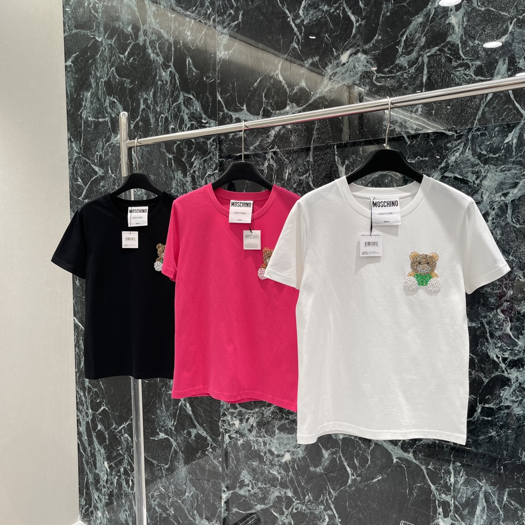 High-end Women’s Clothing: Moschino’s 2025 Spring Collection Features Stylish T-shirts with Unique Details - 图片 1
