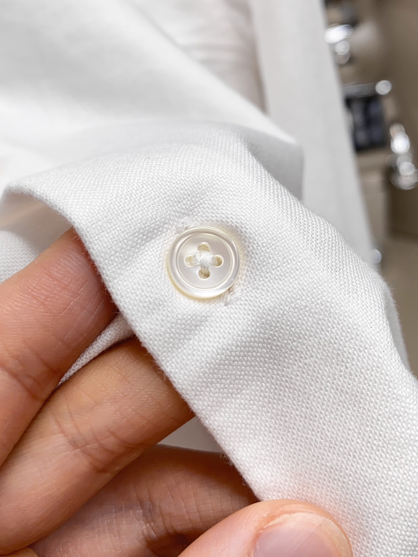 Gucci 25SS新品 时尚简约长袖衬衫，融入现代审美与经典设计的典范之作。这款轻盈的珠地棉质衬衣，以