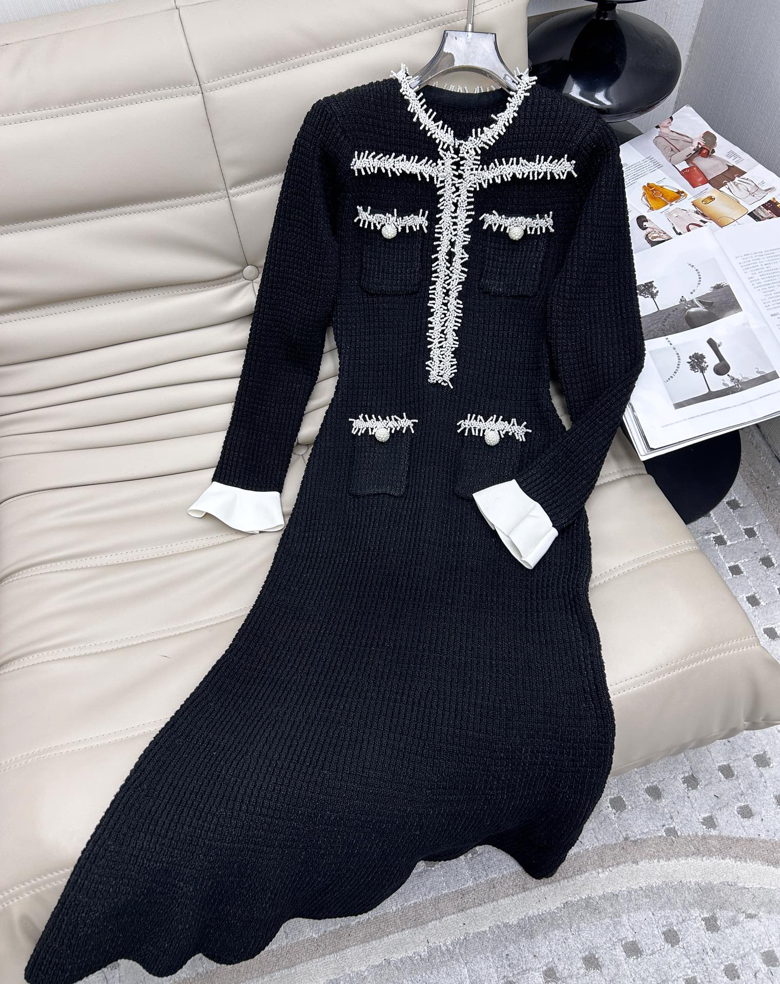 NO:467093,The new celebrity girl pearl knitted dress is customized 1:1. Customized original heavy industry sequin decorative knitted yarn, high density, soft and delicate touch, high-quality texture, comfortable upper body!  Heavy industry exquisite pearl neck design celebrity long dress with a long style, round neck and long sleeve design, exquisite little feminine, intellectual and elegant fish tail skirt hem, the overall shape is convex in front and back, modifying the proportion of the female figure, the overall upper body is elegant and elegant, the overall layering is rich, atmospheric, and the famous girl’s big model!  One color three codes, skirts, alexander wang19860909新款名媛千金珍珠针织连衣裙原版1:1定制 定制原版重工亮片装饰针织纱线,密度高,手感柔软细腻 质感高级,上身舒适！重工精致珍珠领设计名媛千金风长款连衣裙,圆领长袖设计,精致小女人味十足,下半身拼接知性优雅鱼尾裙裙摆,整体造型前凸后翘,修饰女性身材比例,整体上身优雅气质感爆棚,整体层次感丰富,大气,名媛千金爆款！一色三码,,skirts,alexander wang,Women's clothing