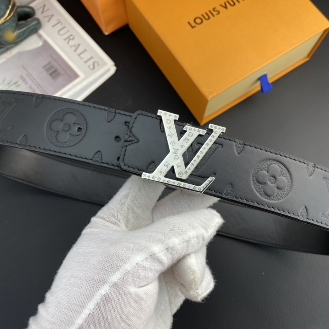 LV💕 特种皮腰带系列 ,原厂五金精品不锈钢扣,手感柔软舒适 宽3.8CM。 LV💕 特种皮腰带系列 ,原厂五金精品不锈钢扣,手感柔软舒适 宽3.8CM。