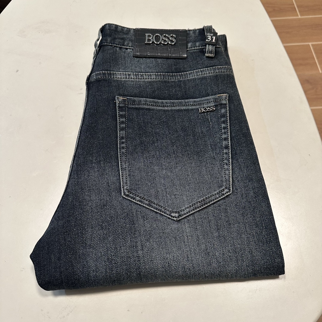NO:423557,(Supports after-sales after-sales service after-year) BOSS exclusively offers new styles of jeans, high-end version!  Customized fabrics for counters are breathable and comfortable, with impeccable details, and the brand element design concept reflects high quality. The feel is delicate and soft!  It is casually cut, with a great upper body style!  29-40 yards, jeans,alexander wang19860909（支持年后售后） BOSS 独家专供新款 牛仔裤,高端版本！专柜定制面料 透气舒适度高,细节无可挑剔,品牌元素设计理念,体现高品质.手感细腻柔软！呈现休闲裁剪,上身版型超赞！ 码数29-40,,jeans,alexander wang,Men's clothing