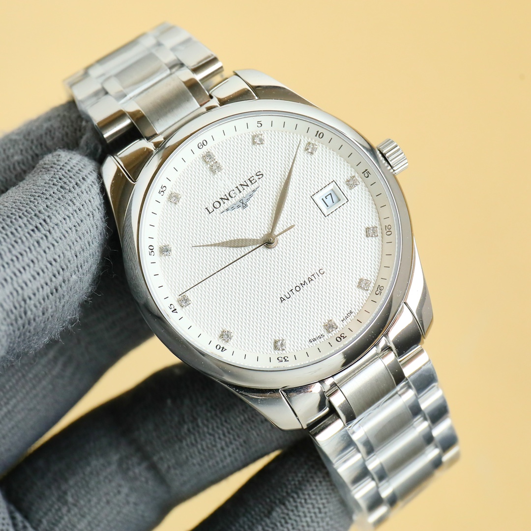 白750 金800
全新推出浪琴LONGINES-名匠三字位系列 原版开模 所有配件与正品100%可互换通用
【机芯】可搭载机芯2824机芯 搭配最新款镂空自动陀整体采用精密拉丝工艺,改良版技术成熟十分稳定动力储备高达48小时
【表壳】“锤压式”316S精培钢。表壳直径40毫米,厚度仅为⚠️9mm⚠️完美表壳质感。防水性能无后顾之忧
【字面针】字面、针、,工厂统一调色,柳叶形蓝钢淬火表针(烧蓝针)版型和工艺均同步正品,操作和调试的方法吻合原版,表盘上的麦穗纹理同正品如出一格,肉眼无法辨雌雄。
【钢带皮带】意大利牛皮三种颜色:棕、黑,蓝。皮带颜色与正品一致。搭配美光精致表扣,精良,舒适而坚固。
诚挚欢迎各位表友品鉴!