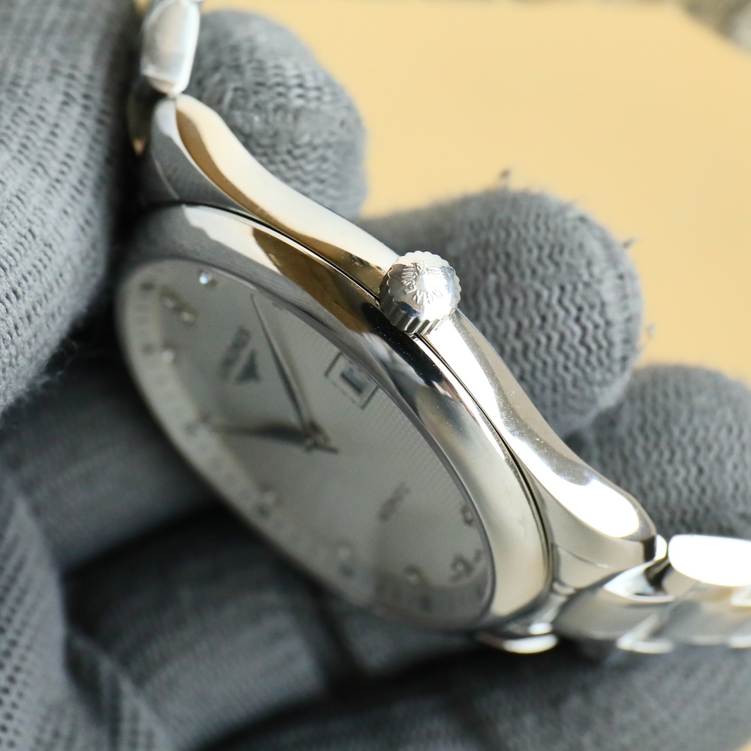 白750 金800
全新推出浪琴LONGINES-名匠三字位系列 原版开模 所有配件与正品100%可互换通用
【机芯】可搭载机芯2824机芯 搭配最新款镂空自动陀整体采用精密拉丝工艺,改良版技术成熟十分稳定动力储备高达48小时
【表壳】“锤压式”316S精培钢。表壳直径40毫米,厚度仅为⚠️9mm⚠️完美表壳质感。防水性能无后顾之忧
【字面针】字面、针、,工厂统一调色,柳叶形蓝钢淬火表针(烧蓝针)版型和工艺均同步正品,操作和调试的方法吻合原版,表盘上的麦穗纹理同正品如出一格,肉眼无法辨雌雄。
【钢带皮带】意大利牛皮三种颜色:棕、黑,蓝。皮带颜色与正品一致。搭配美光精致表扣,精良,舒适而坚固。
诚挚欢迎各位表友品鉴!